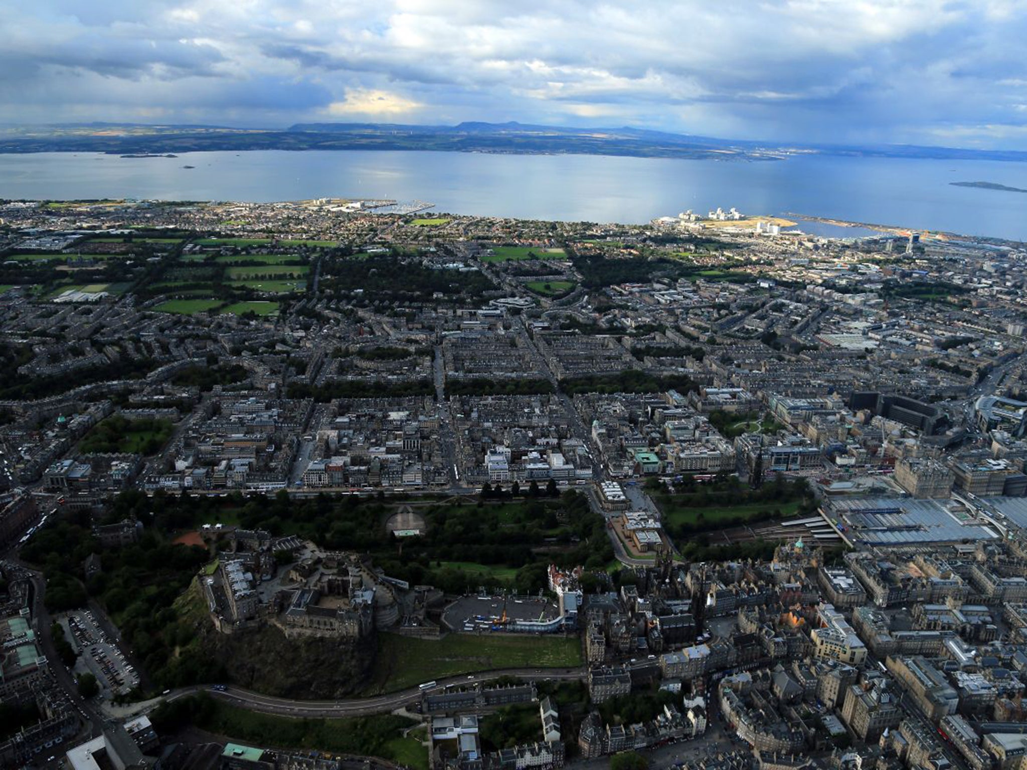 An estimated 335m tons of coal lies beneath the Firth of Forth