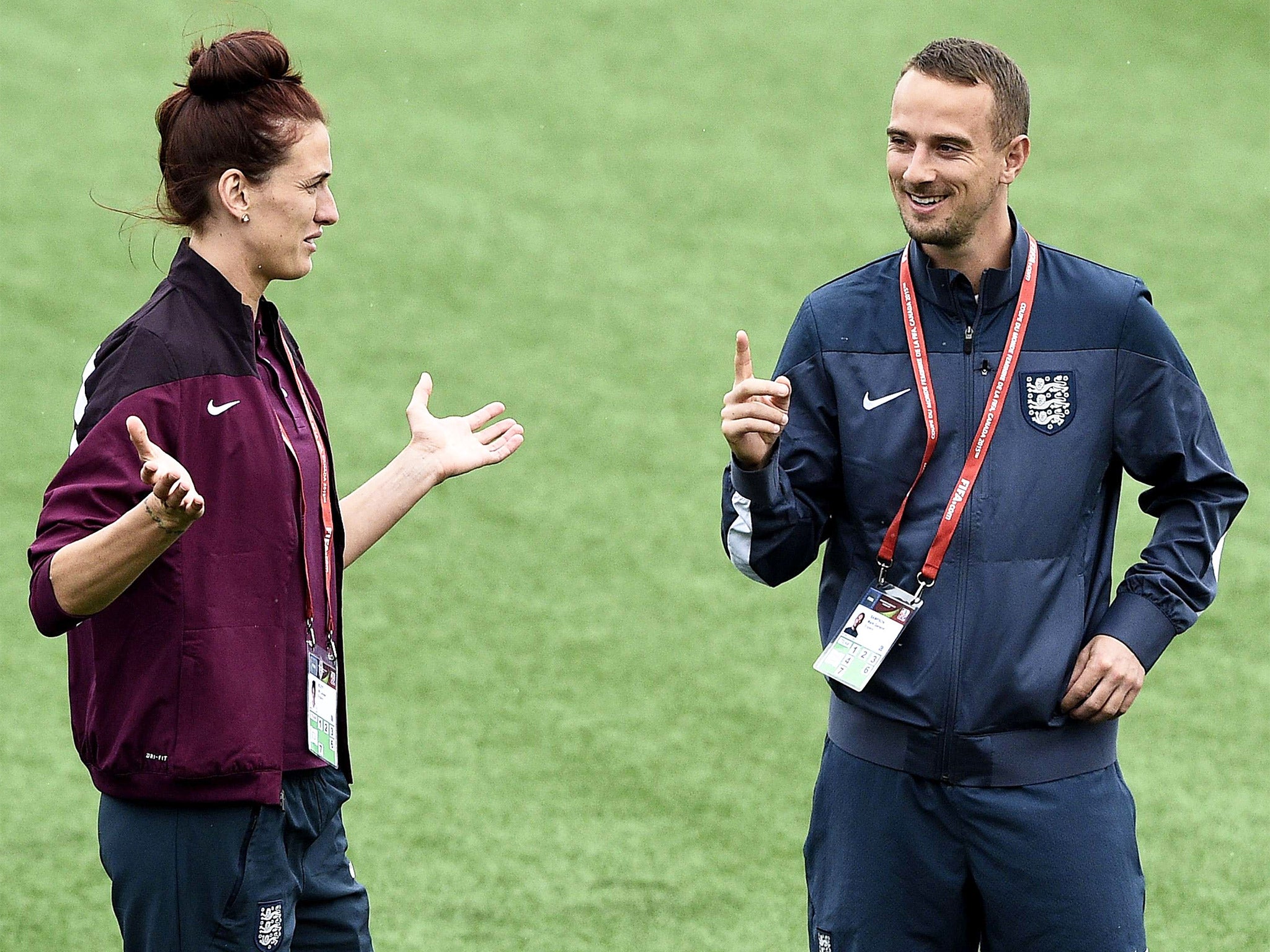 England manager Mark Sampson chats to midfielder Jill Scott