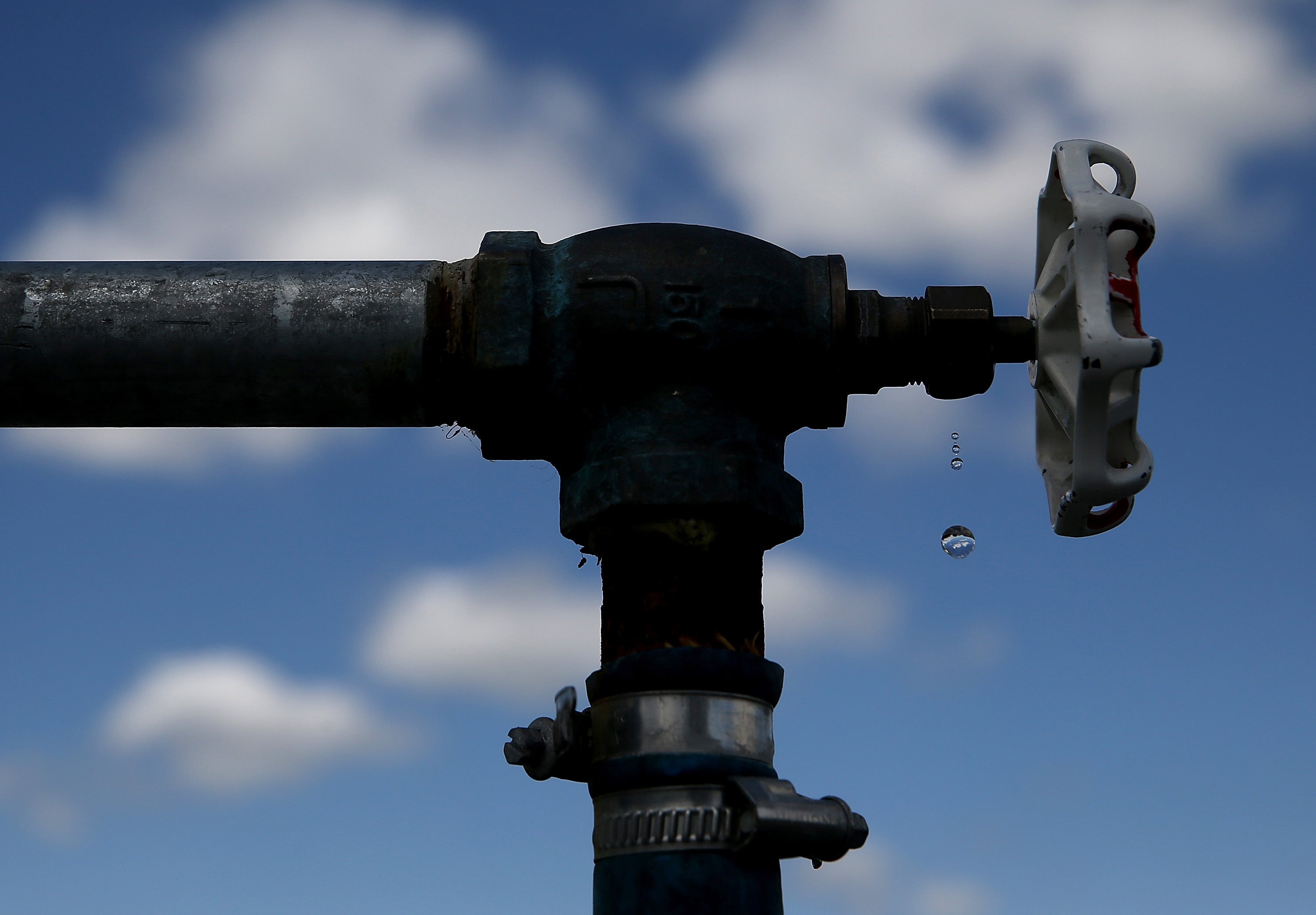 Residents have been warned that the water is not safe for use, even after boiling (Photo by Justin Sullivan/Getty Images)