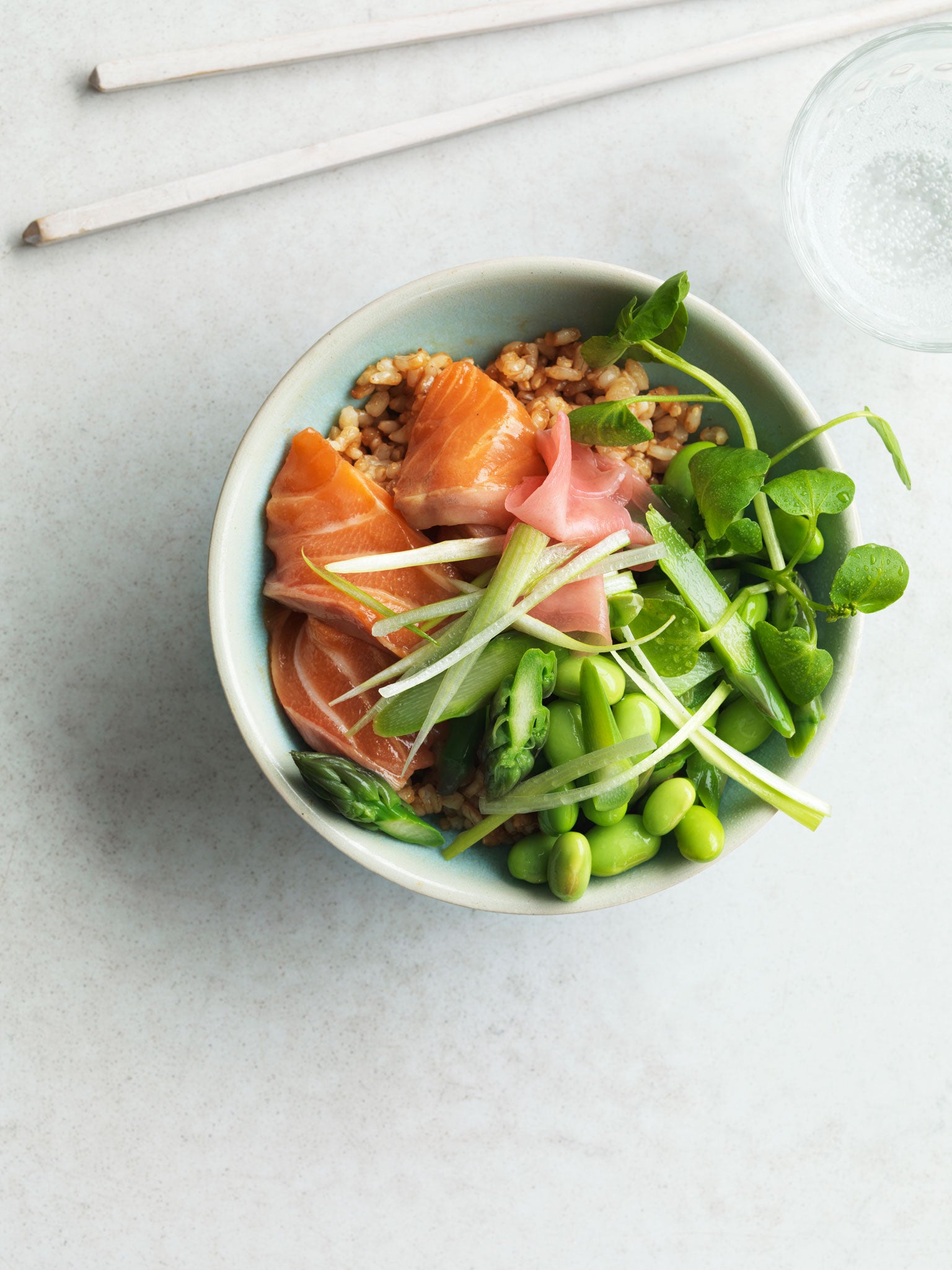 Pan-fried scallops with an avocado, grapefruit and green-apple salad