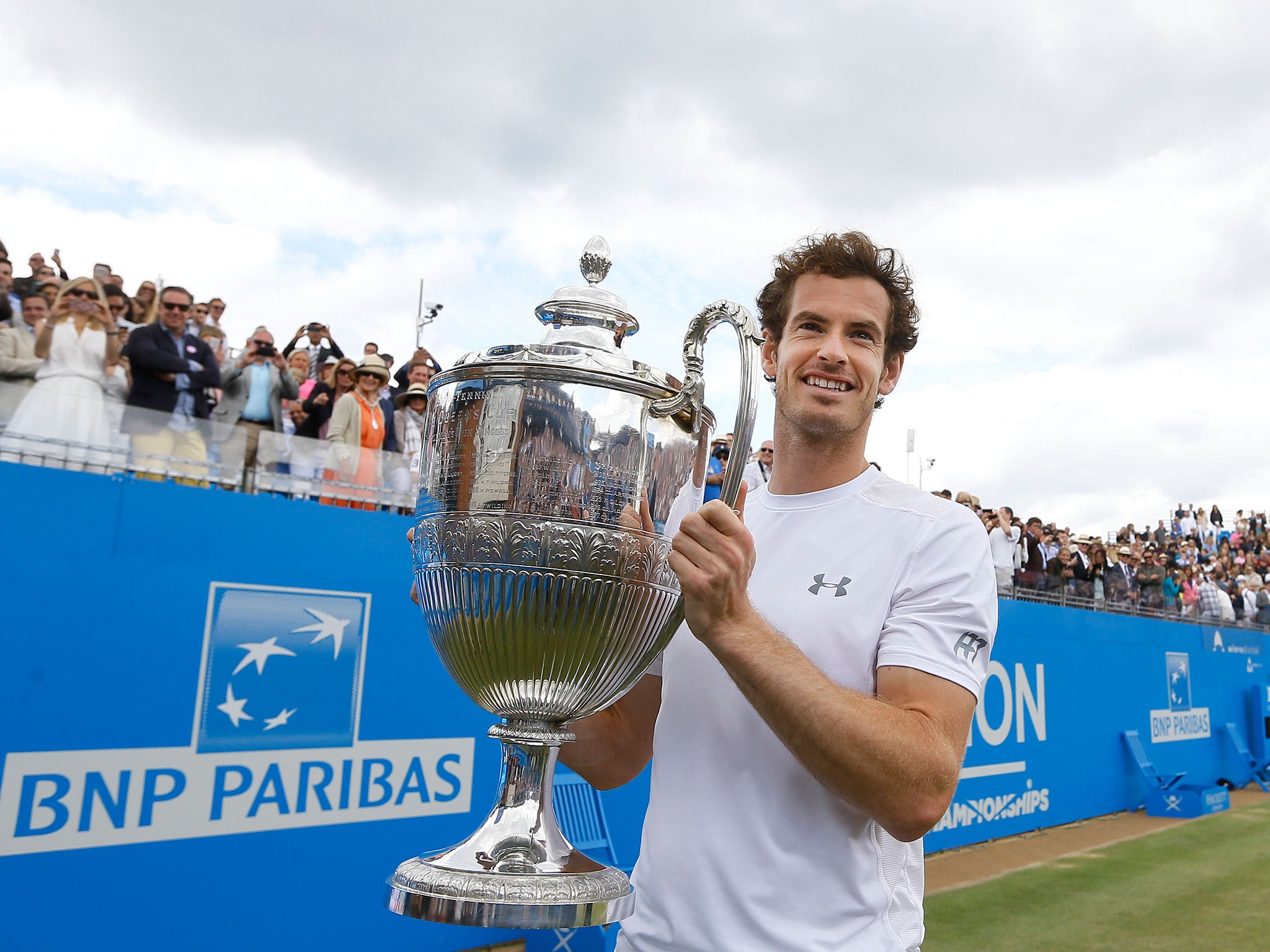 Andy Murray celebrates winning Queen's