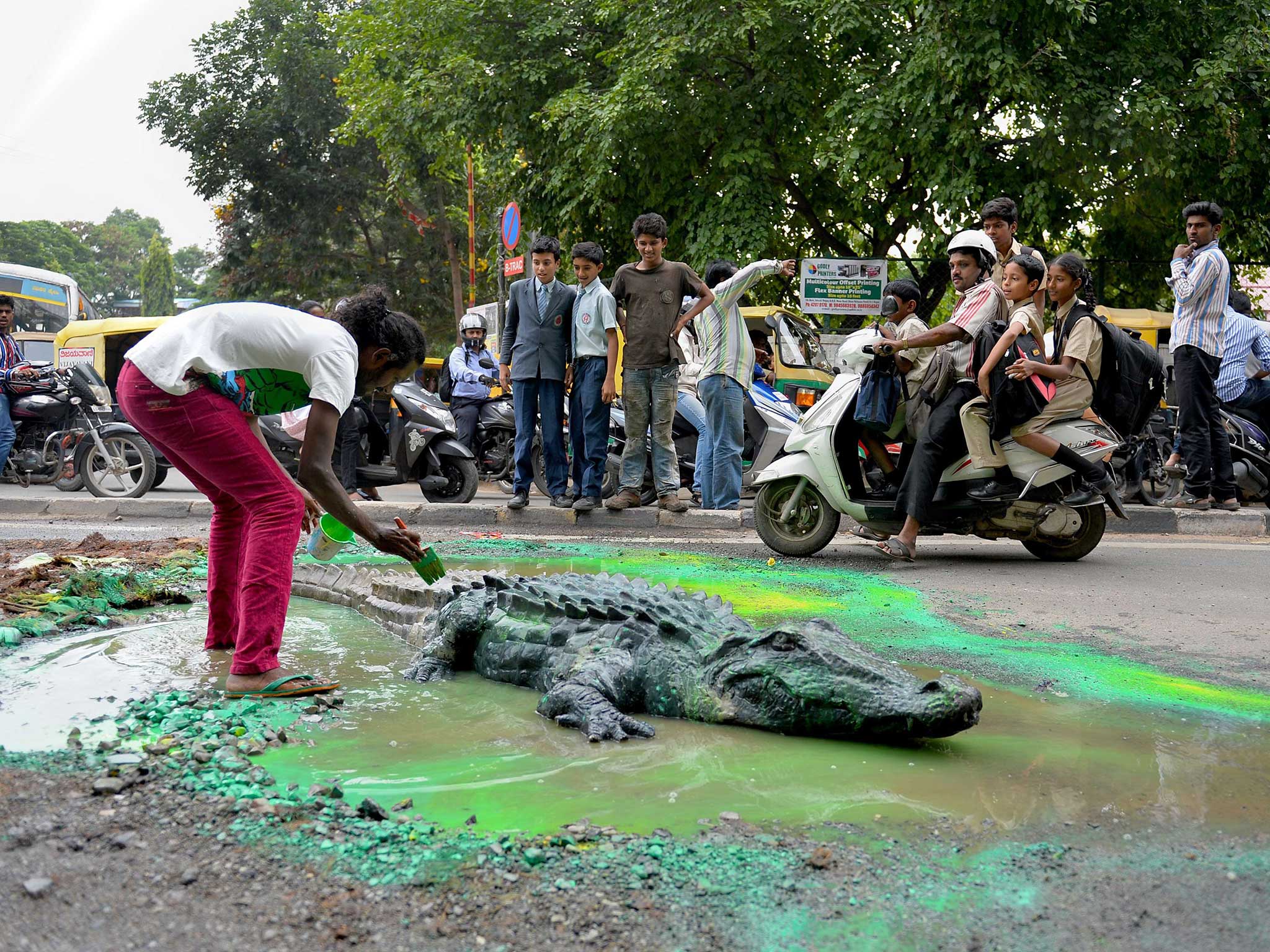 Baadal Nanjundaswamy works on his crocodile