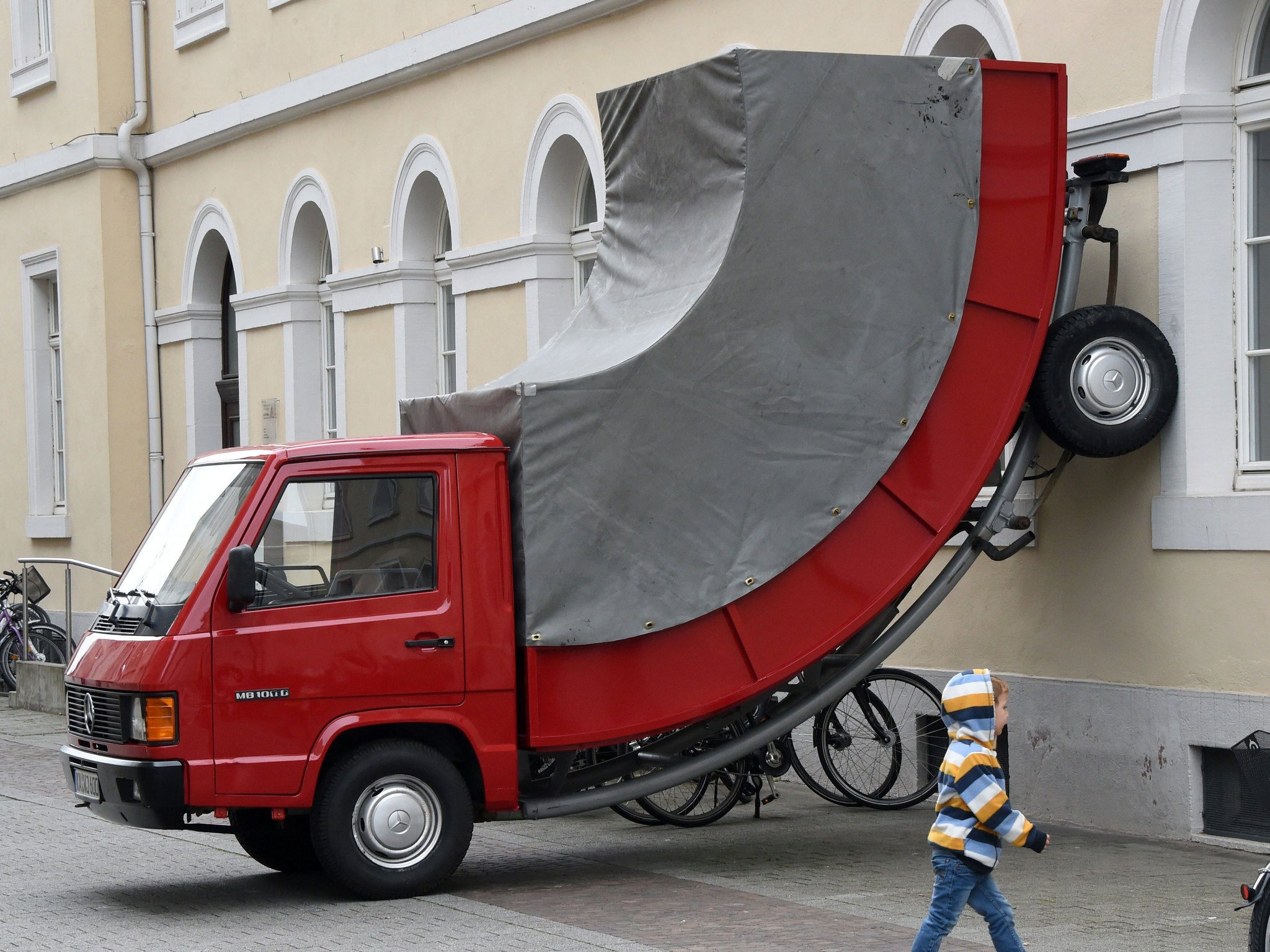 The sculpture, placed outside the Centre for Art and Media in the German city of Karlsruhe, was given a joke parking ticket by a mischievous warden