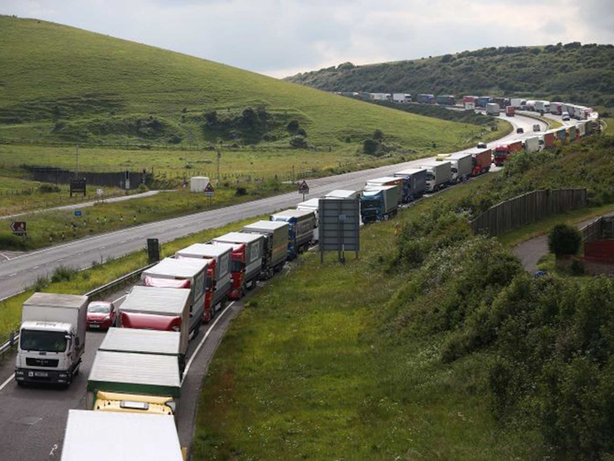 Lorries remain 'stacked' on the side of the M20