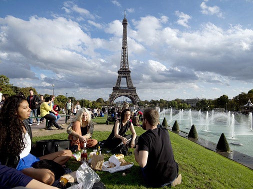 Tourists photograpped with the Eiffel Tower in Paris