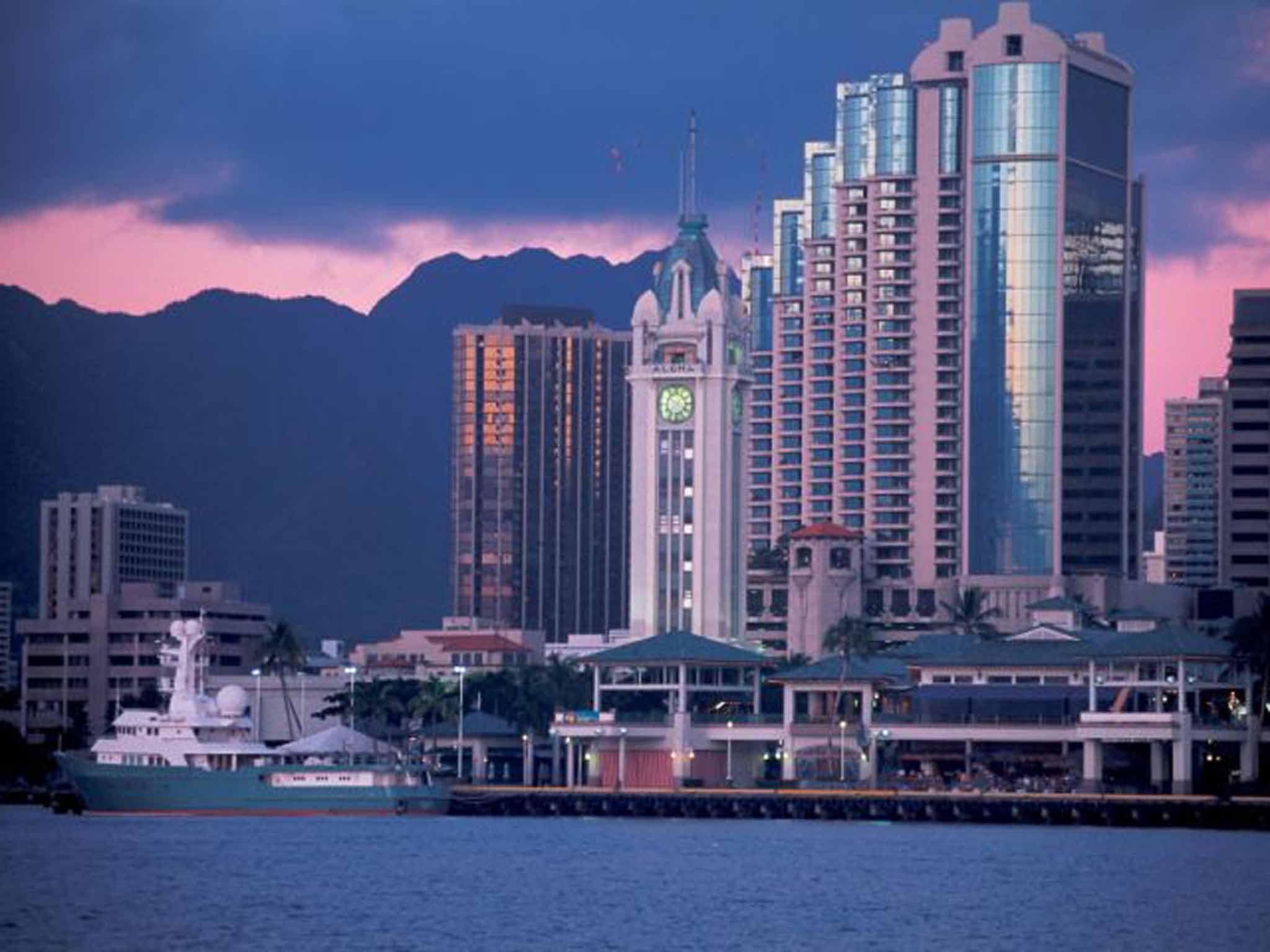 Capital view: the skyline at Honolulu on Oahu island