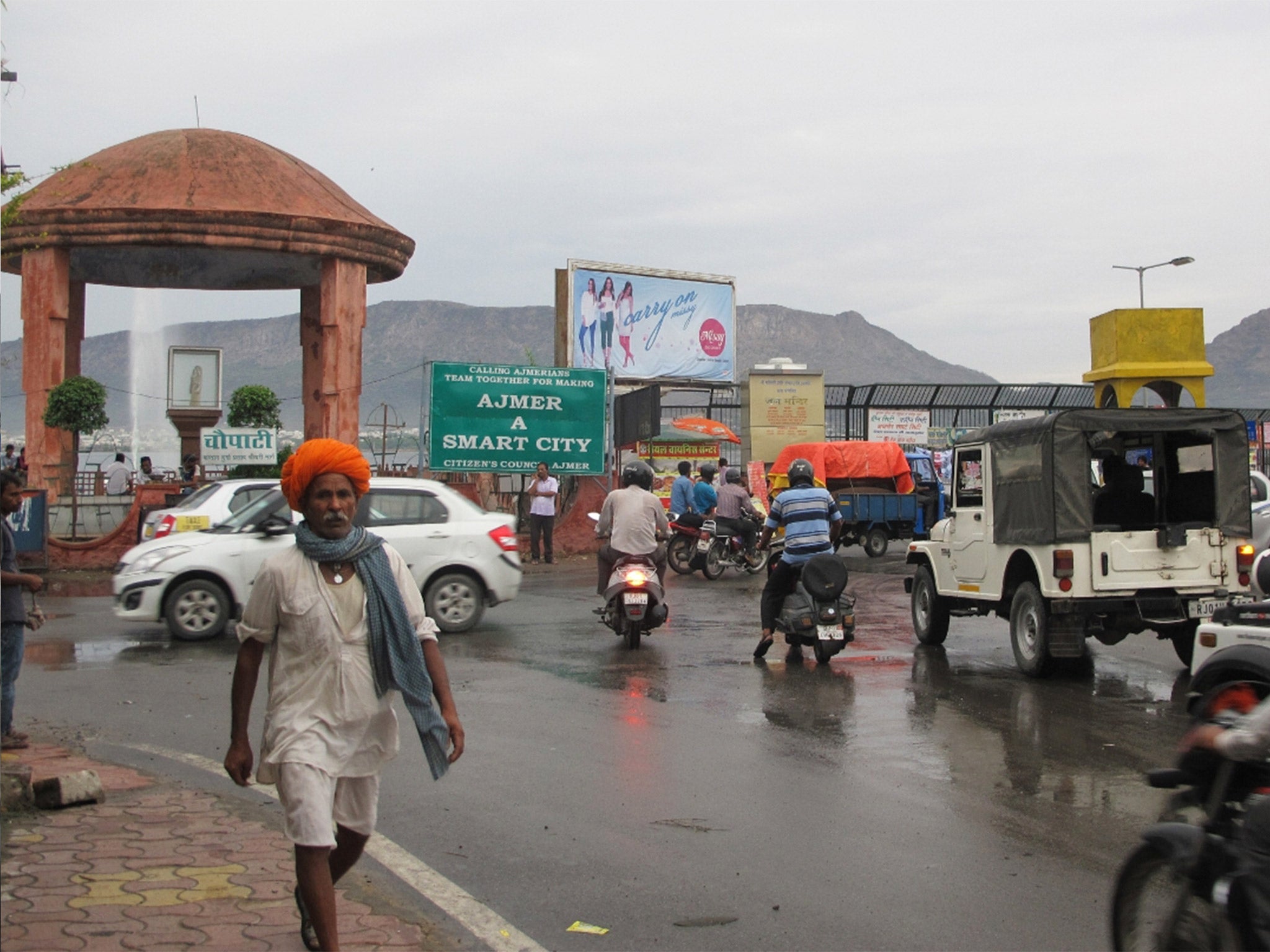 A busy intersection in Ajmer. Today, only two traffic lights work in a city of 550,000 people