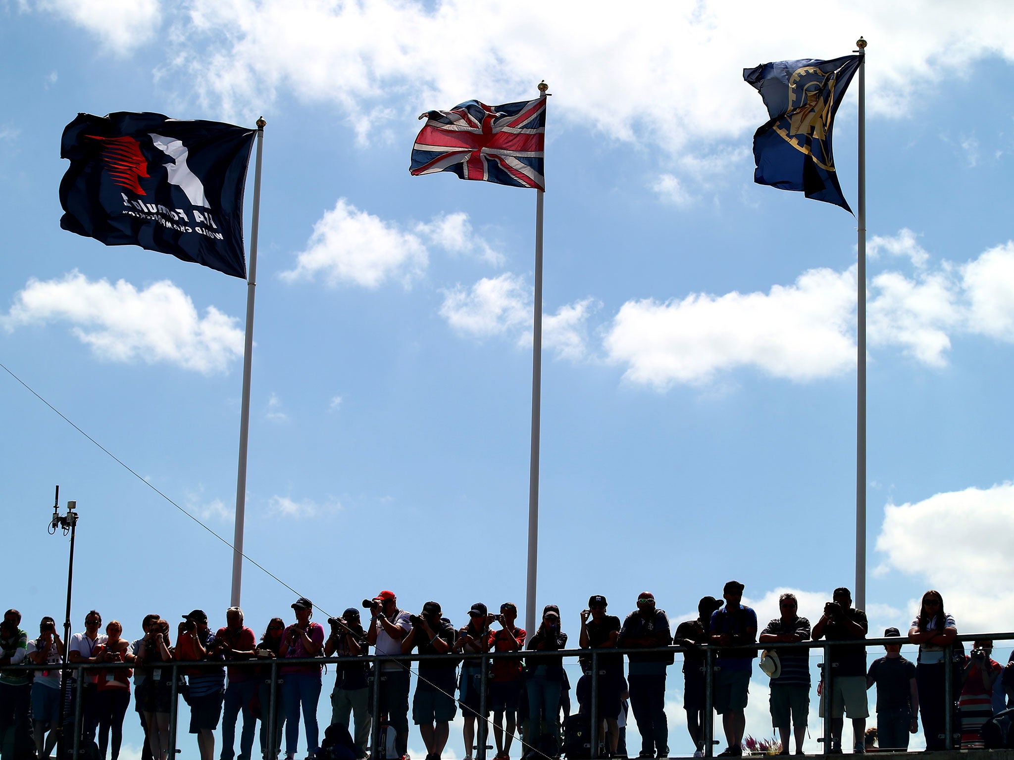 Fans line up to watch qualifying at Silverstone