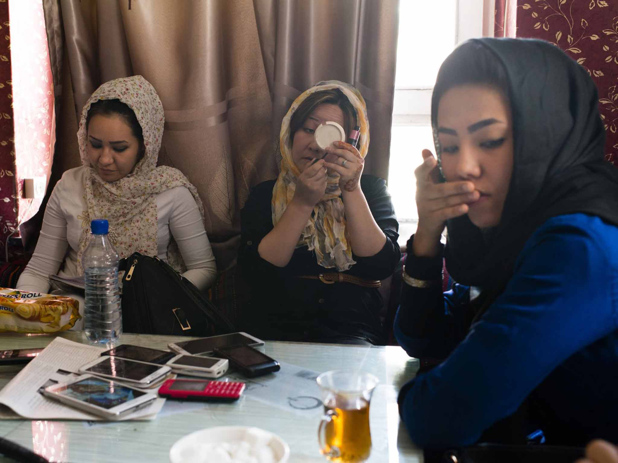 Cafe Honar in western Kabul has become a meeting place for progressives and liberals of both genders - which would have been unthinkable under the Taliban