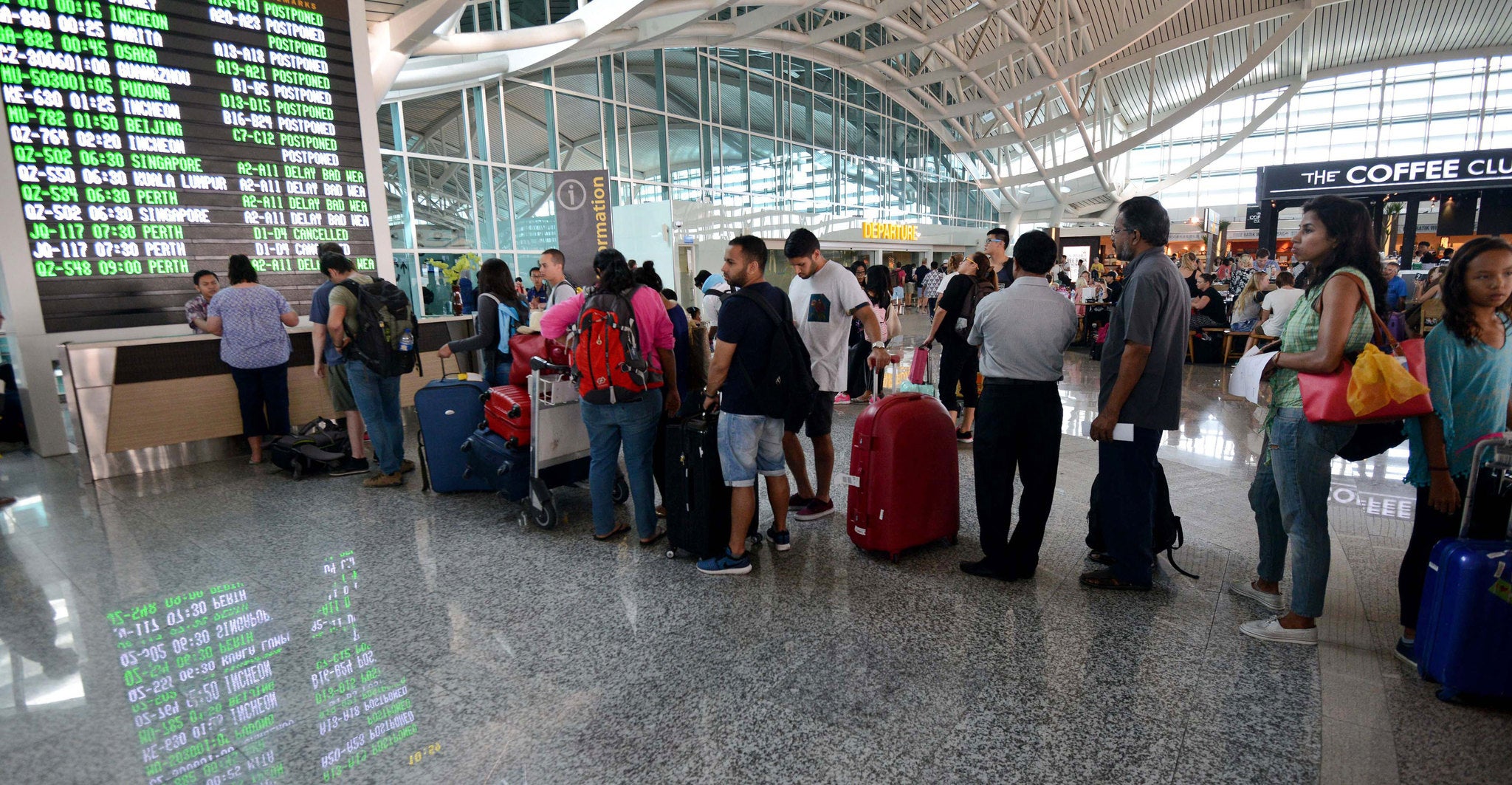 Passengers queue up at Bali's Ngurah Raio airport after flight delays due to volcanic ash (Picture: SONNY TUMBELAKA/AFP/Getty Images)