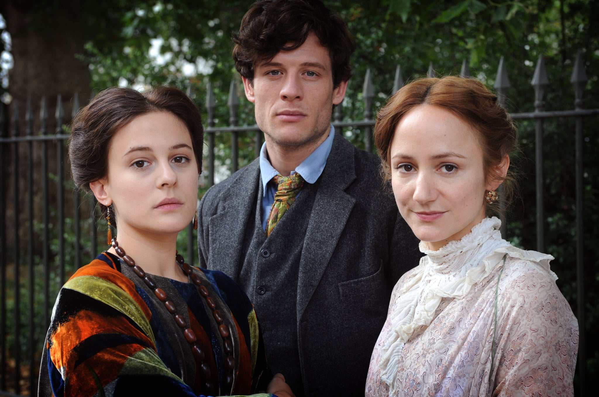 Vanessa Bell (PHOEBE FOX), Duncan Grant (JAMES NORTON), Virginia Woolf (LYDIA LEONARD) in 'Life in Squares'