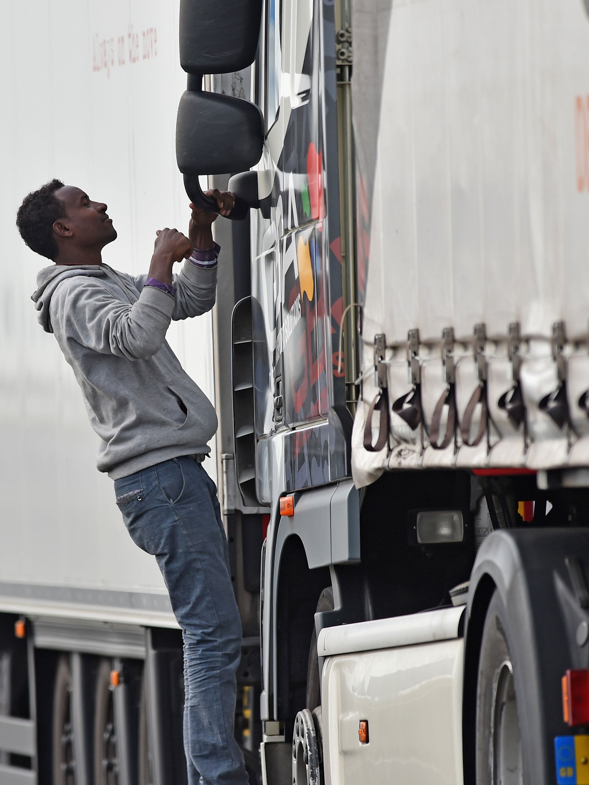 Migrant tries to board lorry bound for the United Kingdom