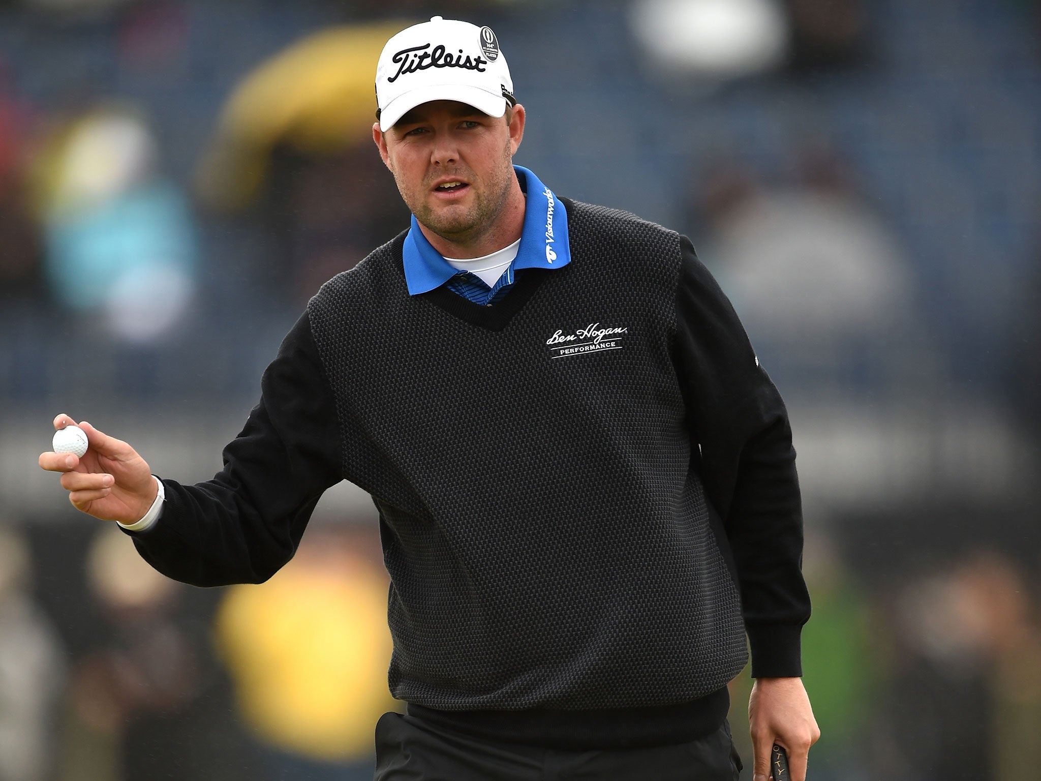 Marc Leishman salutes the crowd after a birdie at 5