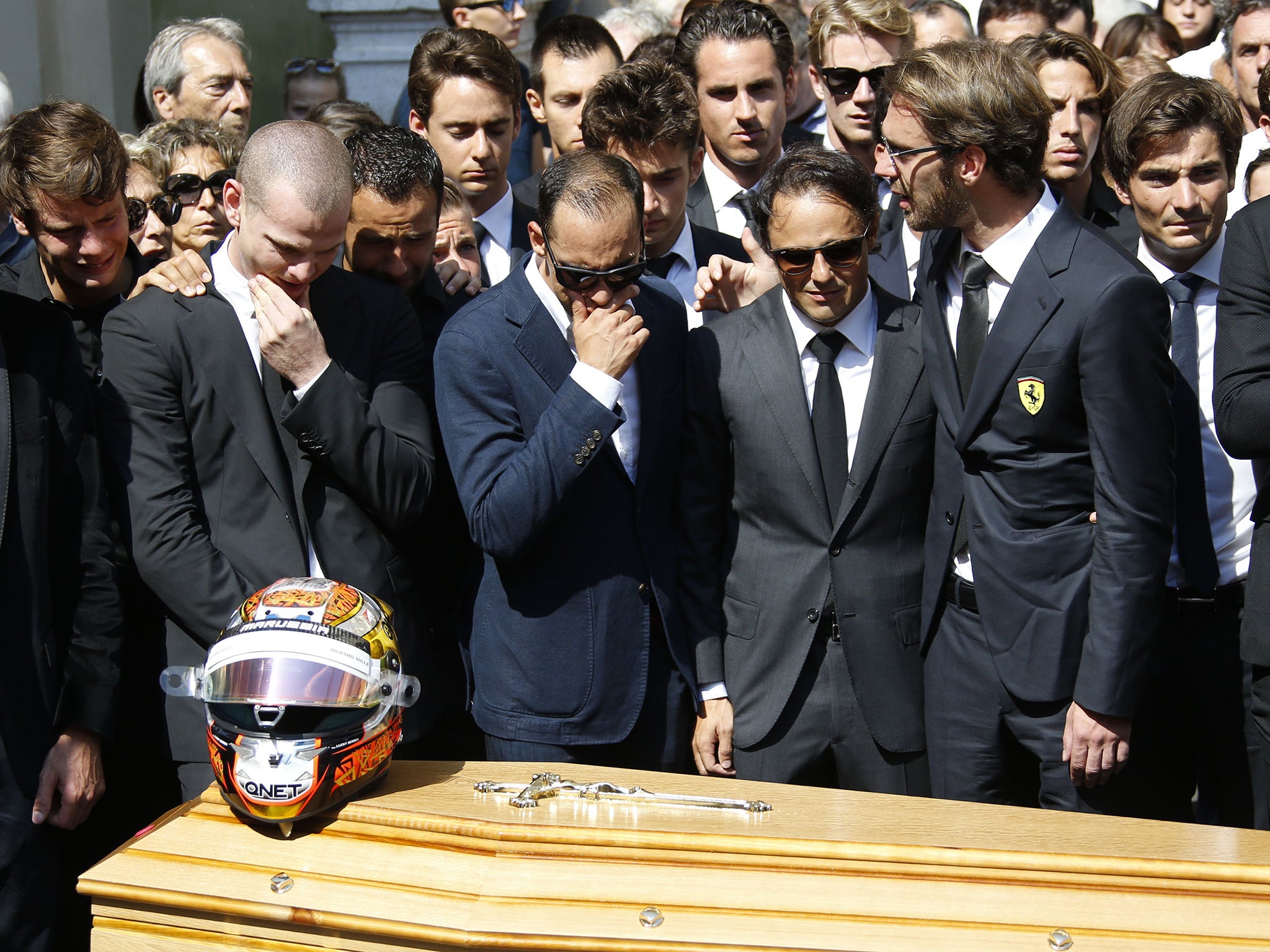 Formula 1 drivers, French Jean-Eric Vergne (R), Venezuela's Pastor Maldonado (C-L) and Brazilian Felipe Massa (C) stand with other drivers, friends and relatives in front of late French Formula 1 driver Jules Bianchi's coffin after his funeral ceremony ou