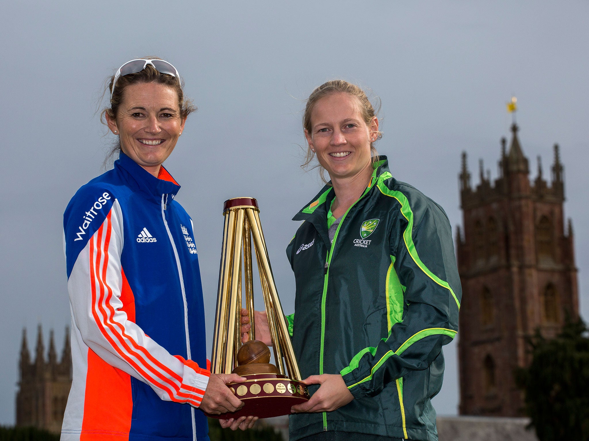 Charlotte Edwards, captain of England, and Meg Lanning, captain of Australia