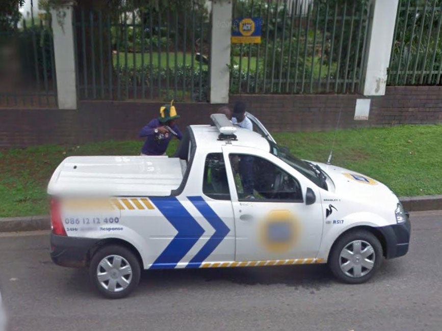 A robber wearing a large hat could be seen holding the security guard at gunpoint