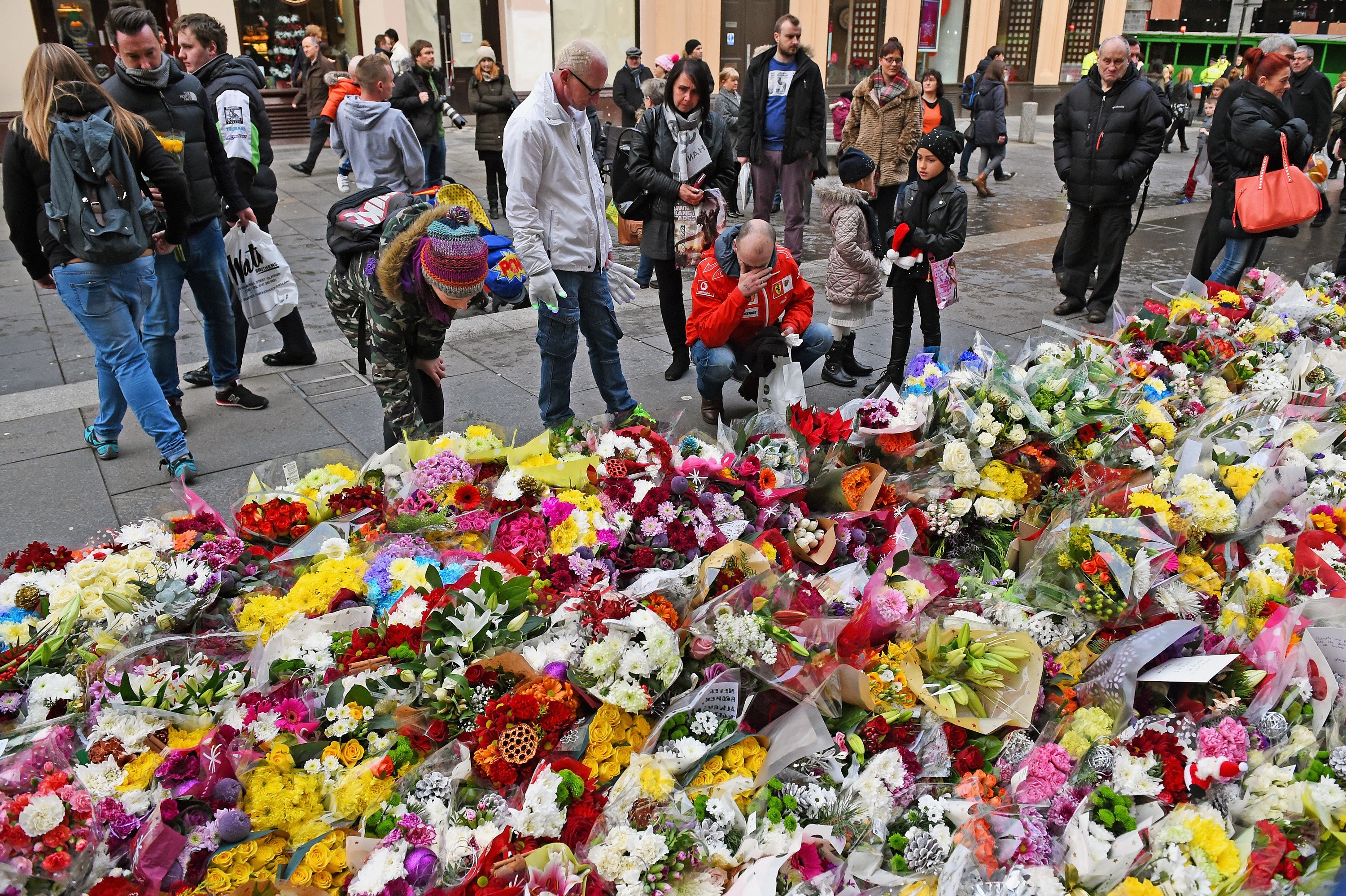 Glaswegians came out in droves to pay tribute to the victims in the days following the crash