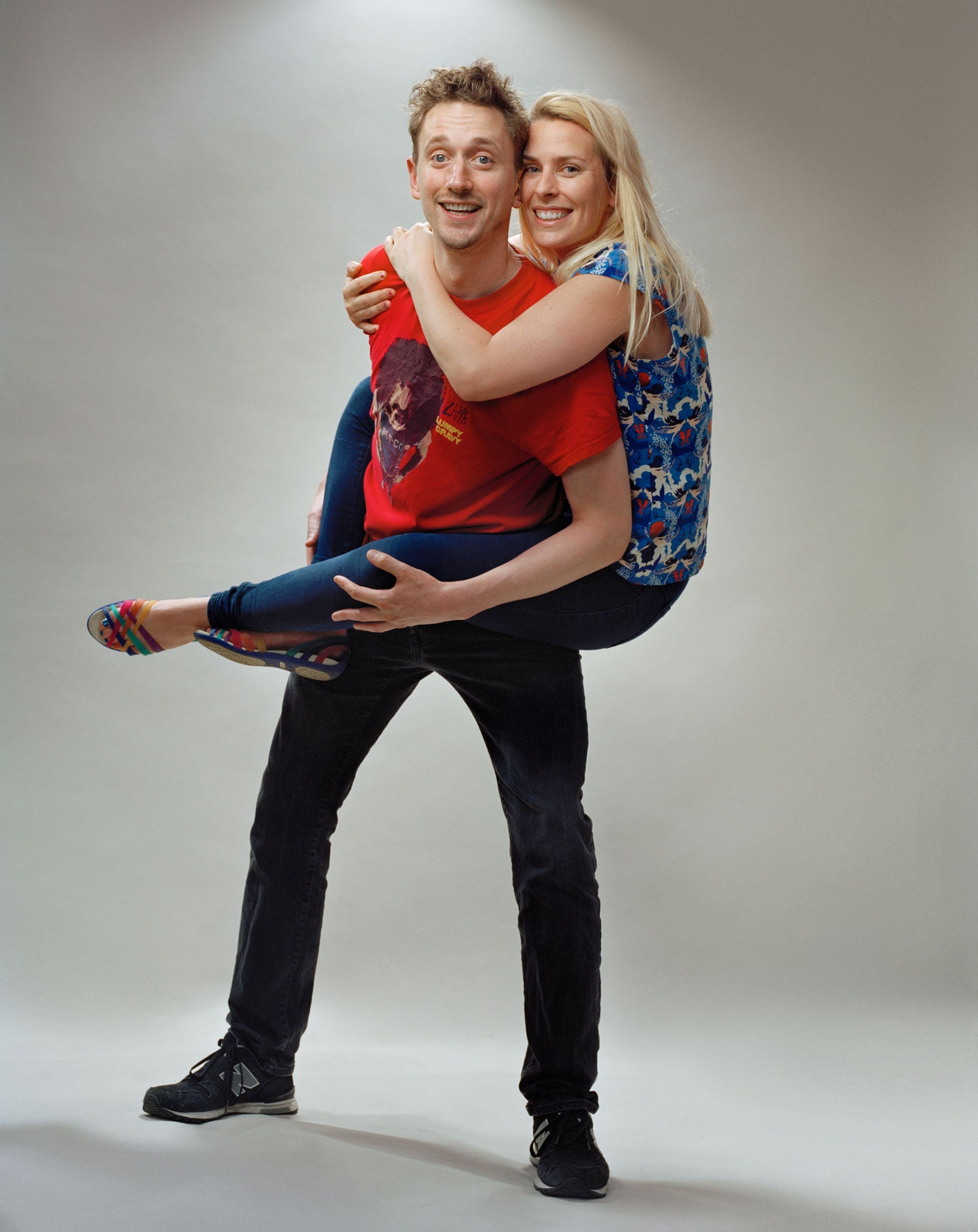 Sara Pascoe and John Robins, 34 and 33 respectively, met in 2012 at the Edinburgh Fringe. In their stand-up shows they talk openly about their relationship– she about his low sex drive, he about her menstrual mood-swings