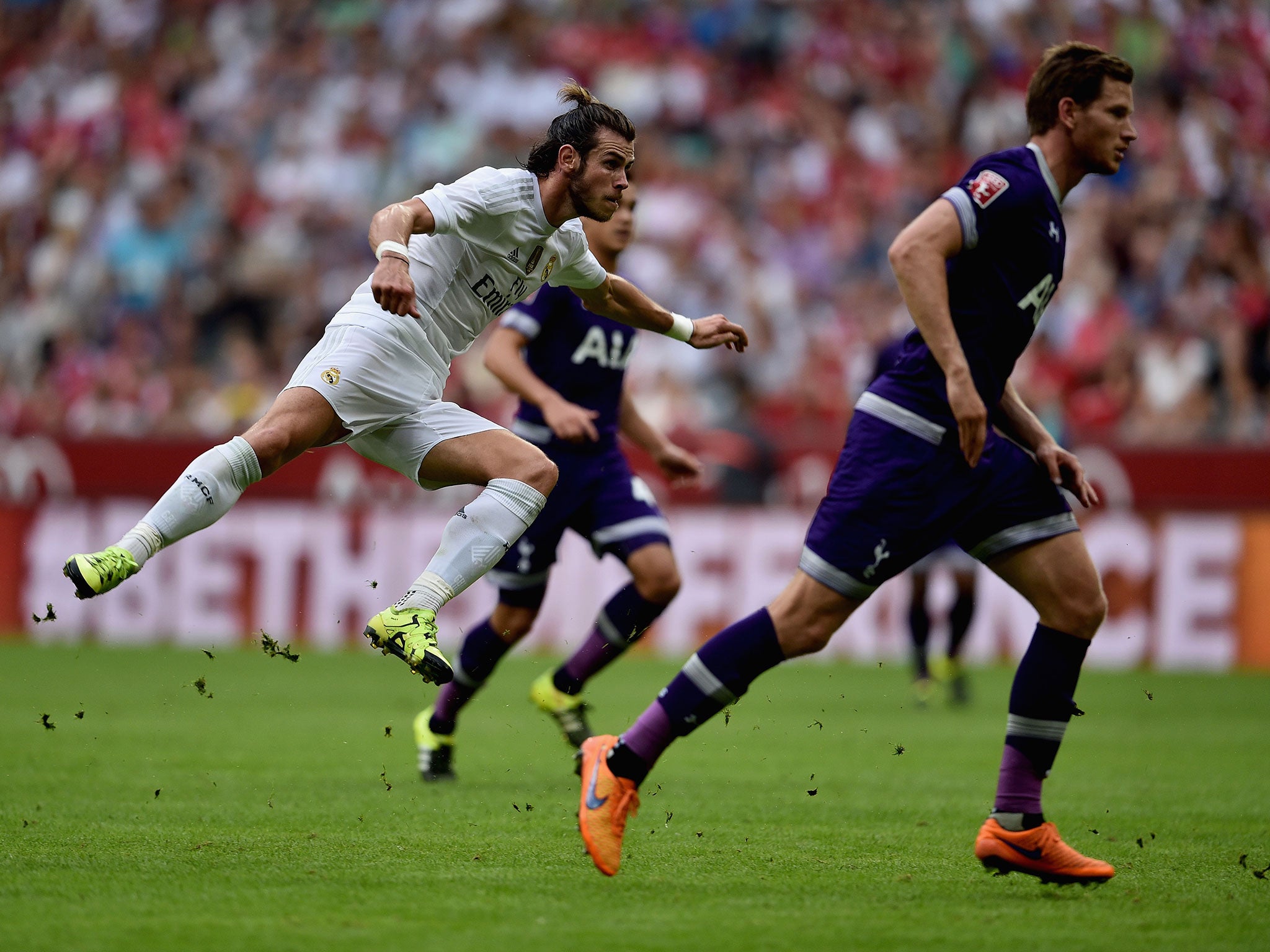 Gareth Bale scores for Real Madrid against Tottenham