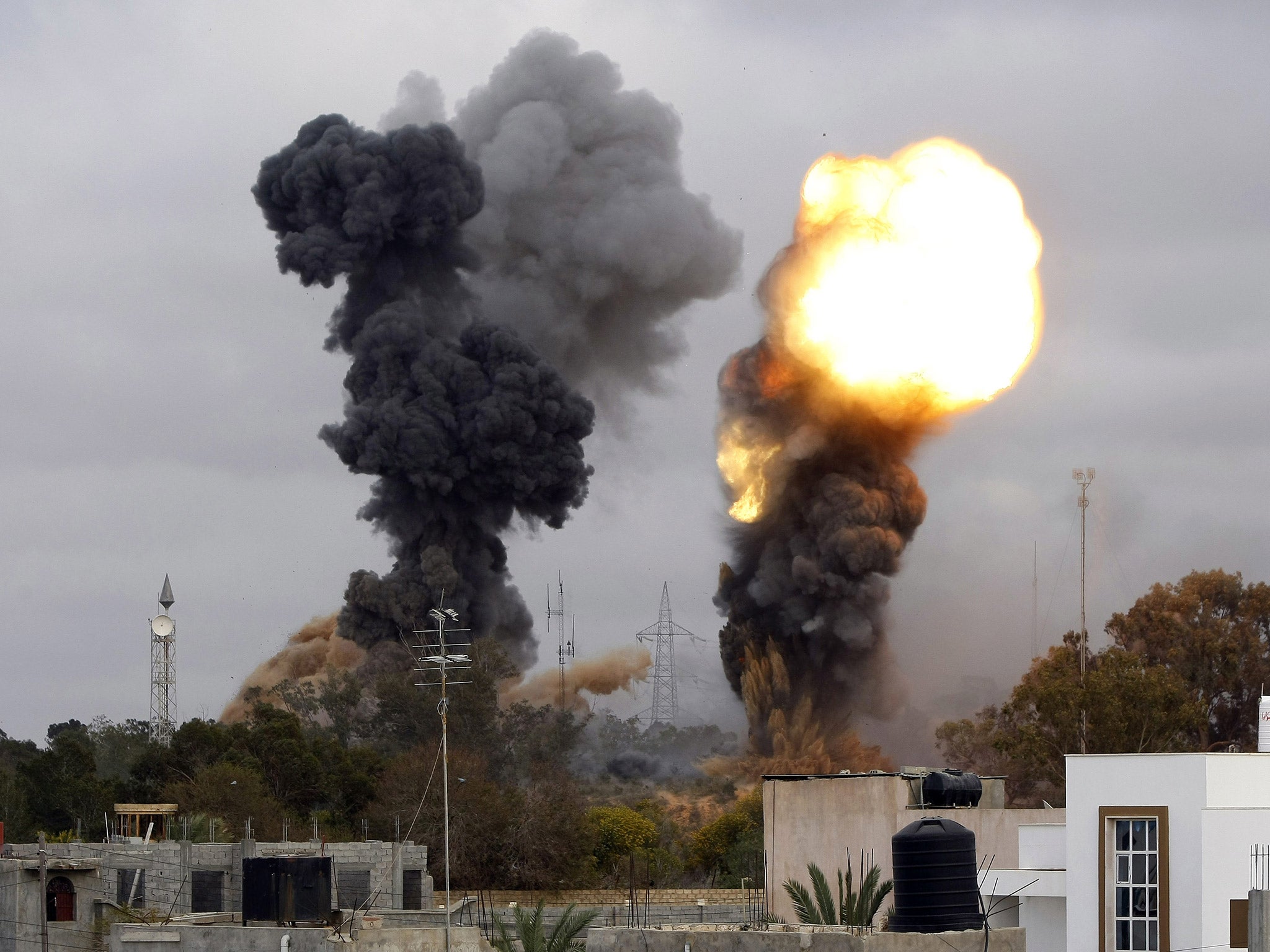 Air strikes rock the Libyan capital of Tripoli in 2011