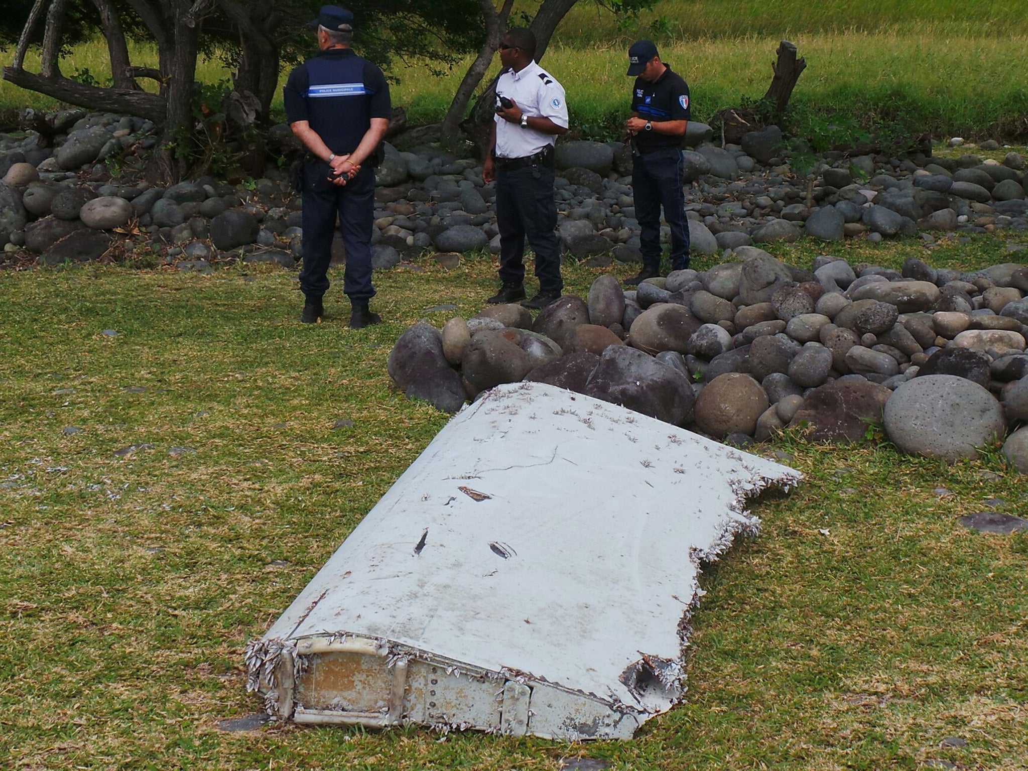 &#13;
French officials claim that part of a wing that washed up on the Indian Ocean island of Reunion in July last year was from the missing aircraft.&#13;