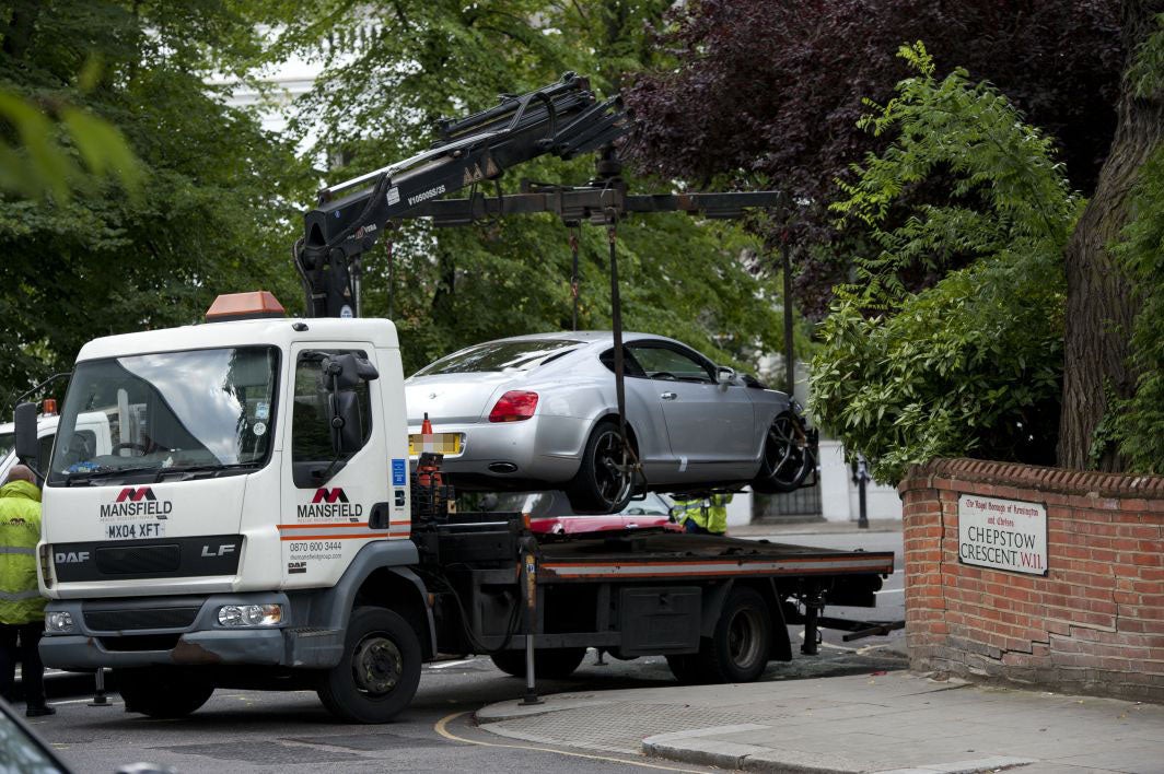 The Bentley is carried away after the incident (Picture by Glenn Copus ©)