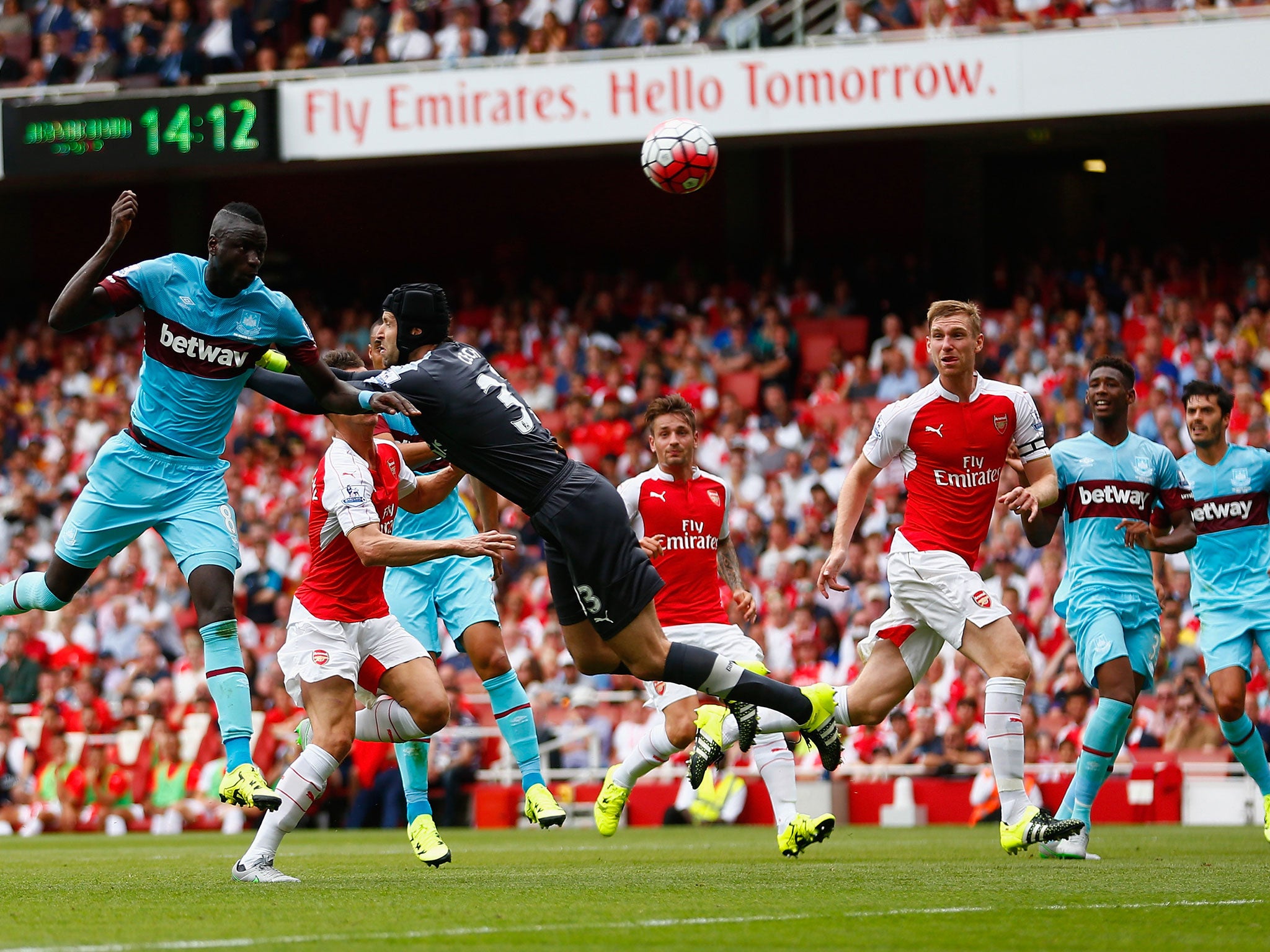 Petr Cech can't get near Cheikhou Kouyate for West Ham's goal