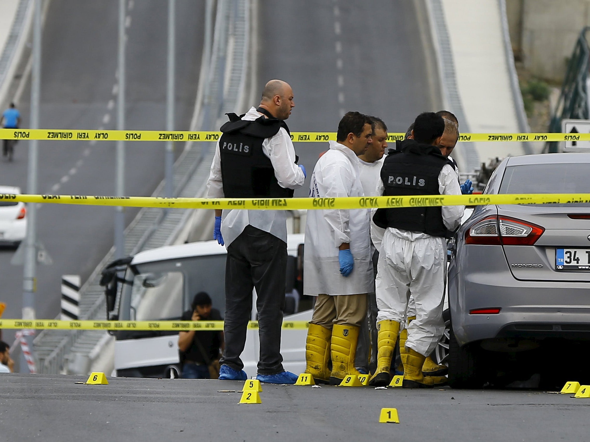 Police forensic experts examine the scene after an attack on a police station in Istanbul, Turkey, August 10, 2015. Overnight, a vehicle laden with explosives was used in the attack on the police station in the Istanbul district of Sultanbeyli at around 0