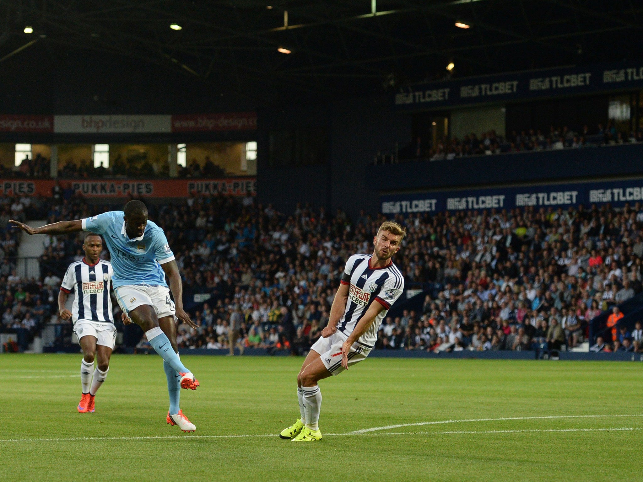 Yaya Toure scores for Manchester City