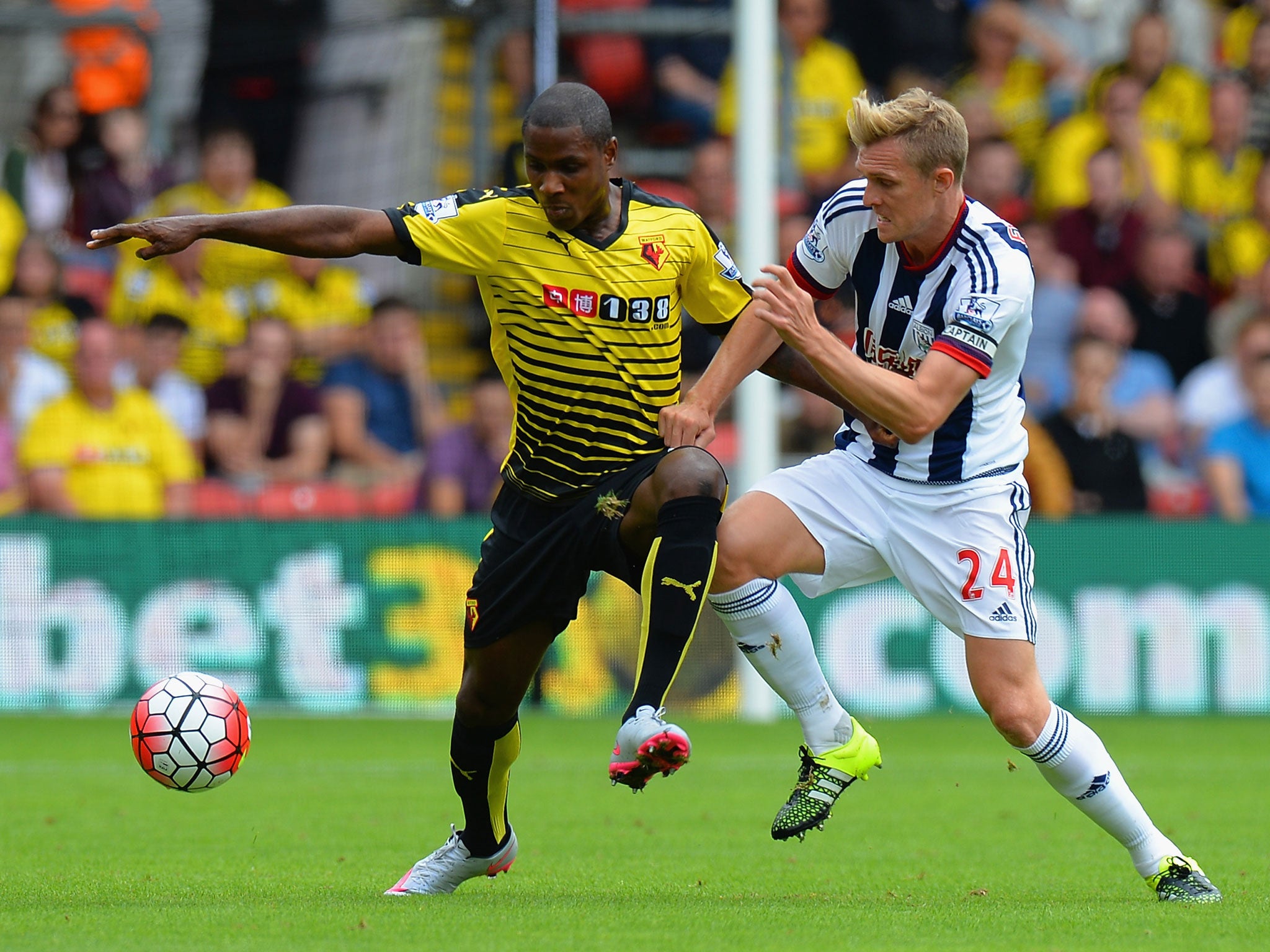 Odion Ighalo wrestles with Darren Fletcher