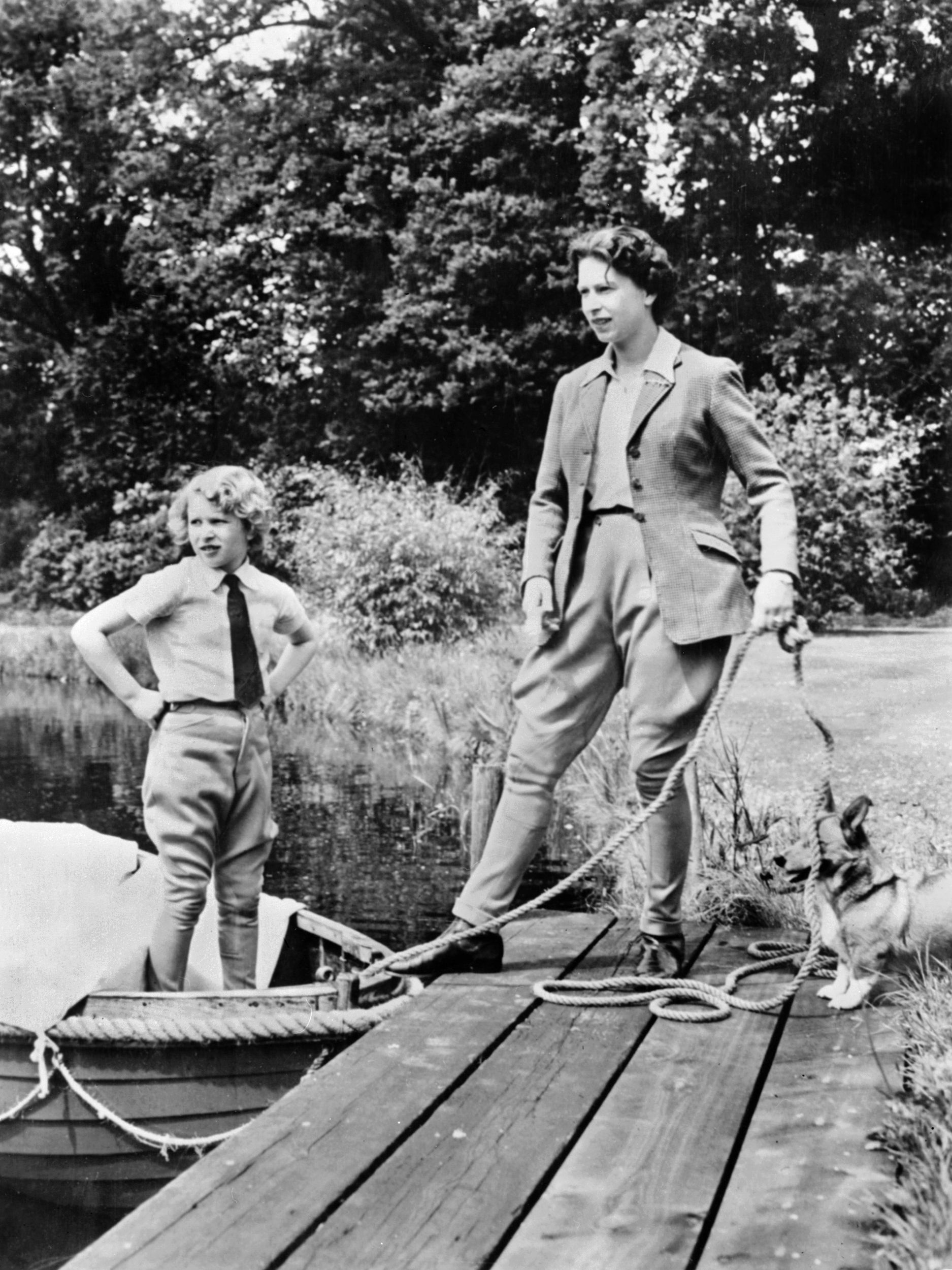 Queen Elizabeth II standing next to her daughter Princess Anne in 1960