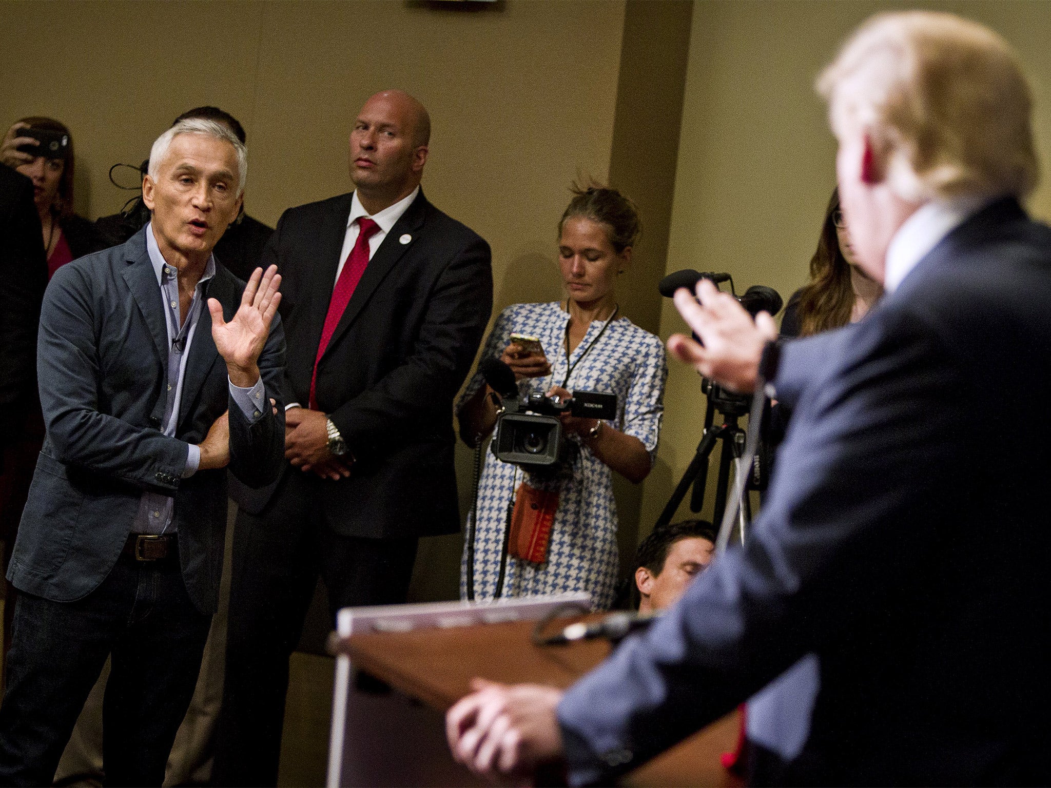 Jorge Ramos confronts Donald Trump in Dubuque