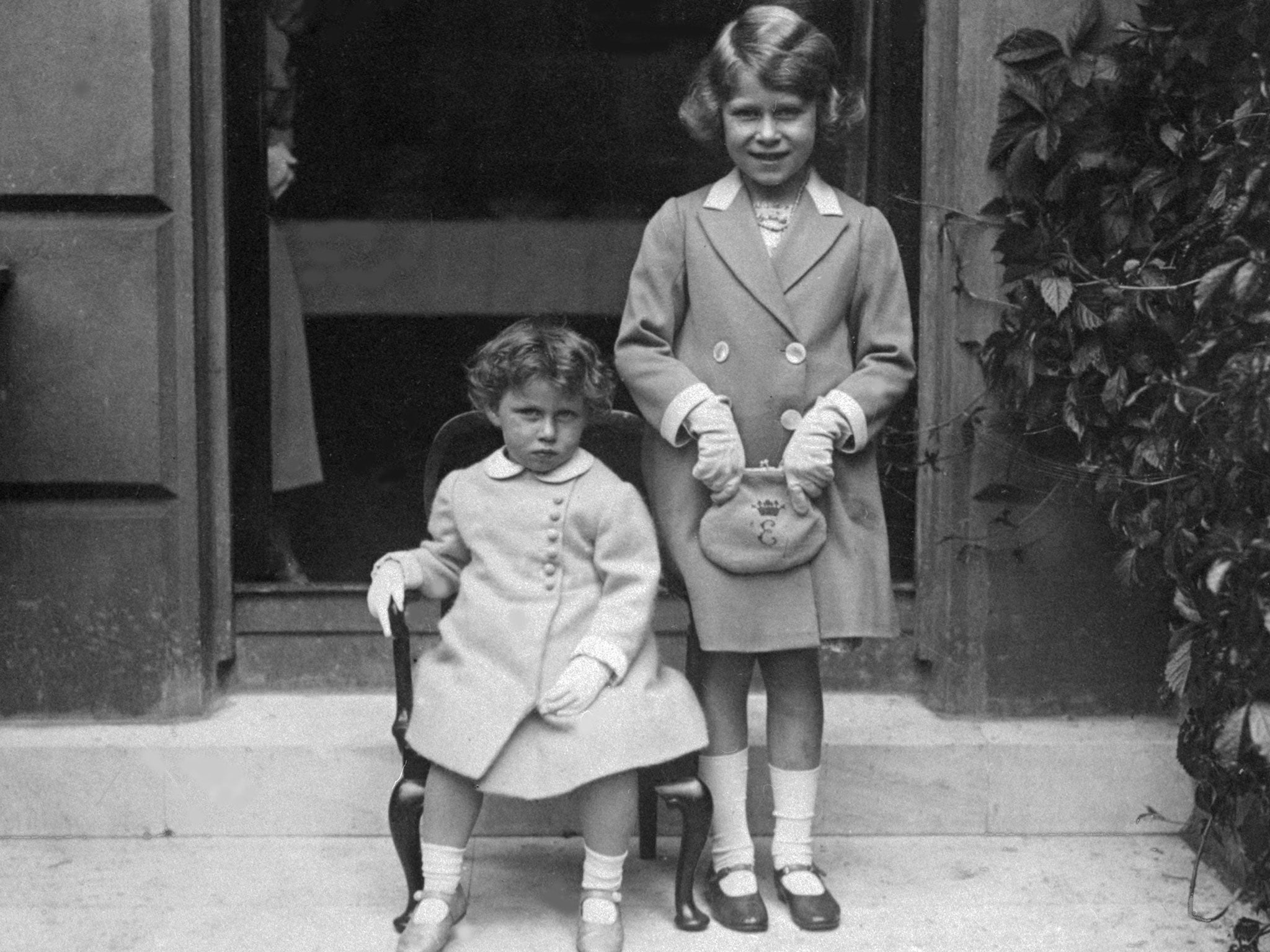 Elizabeth and younger sister Margaret in 1933