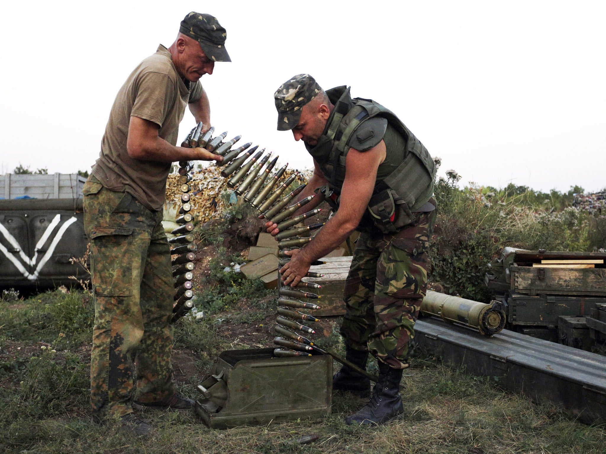 Ukrainian servicemen load cartridges just outside of Avdiivka