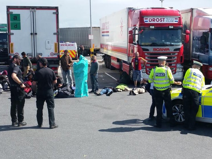 27 Migrants arrested at Cobham Services on the M25 in Surrey