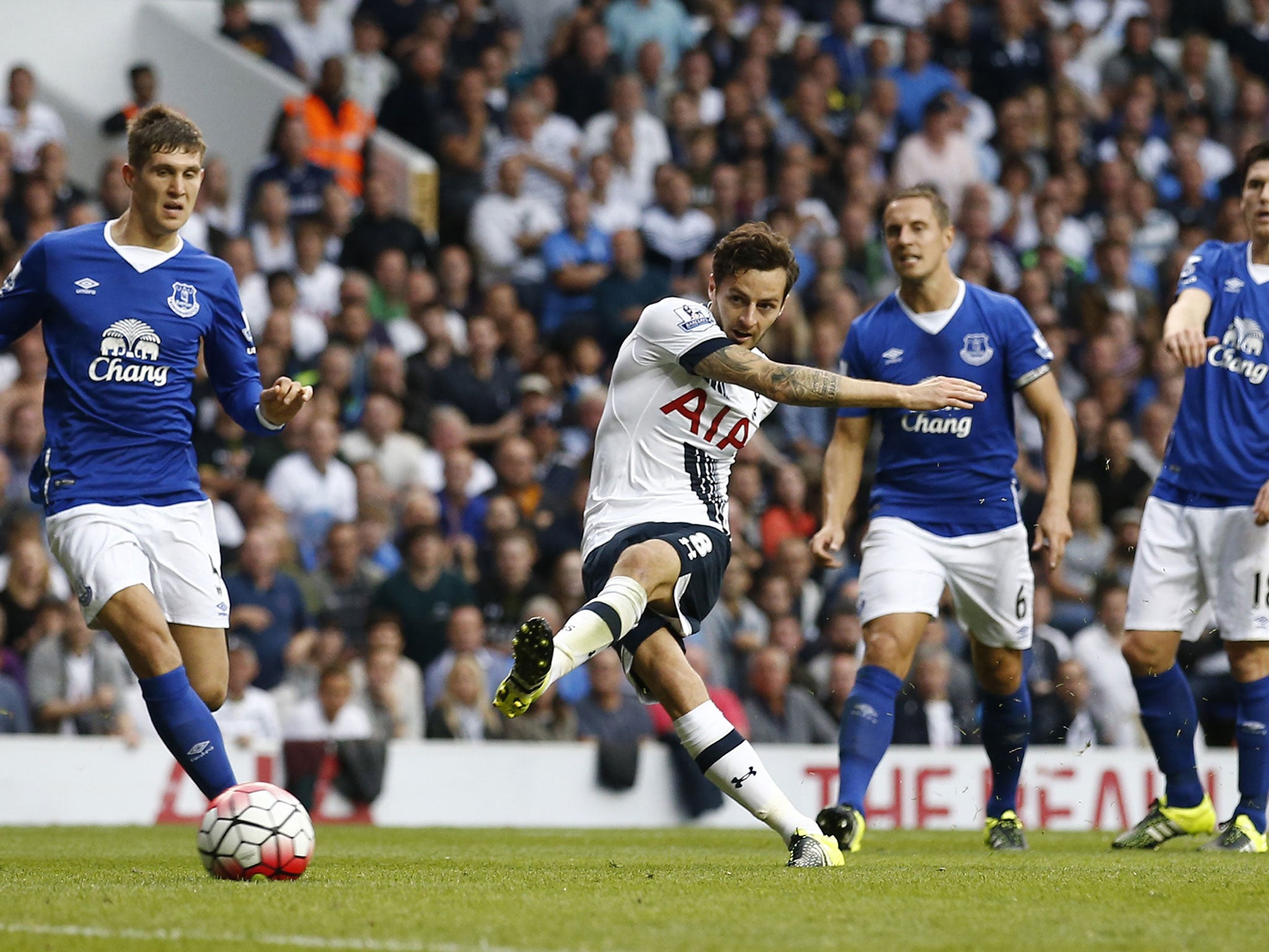 Ryan Mason playing for Spurs last season