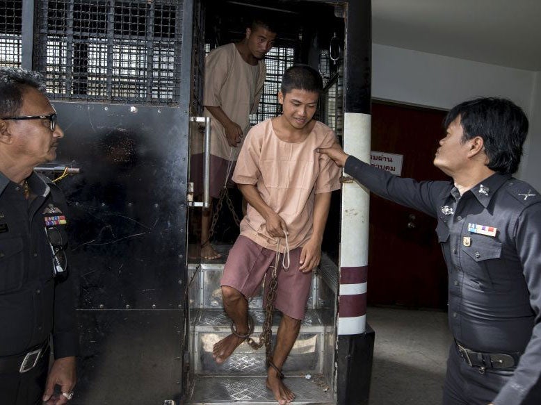 Zaw Lin (right) and Win Zaw Htun arrive at the court in Koh Samui