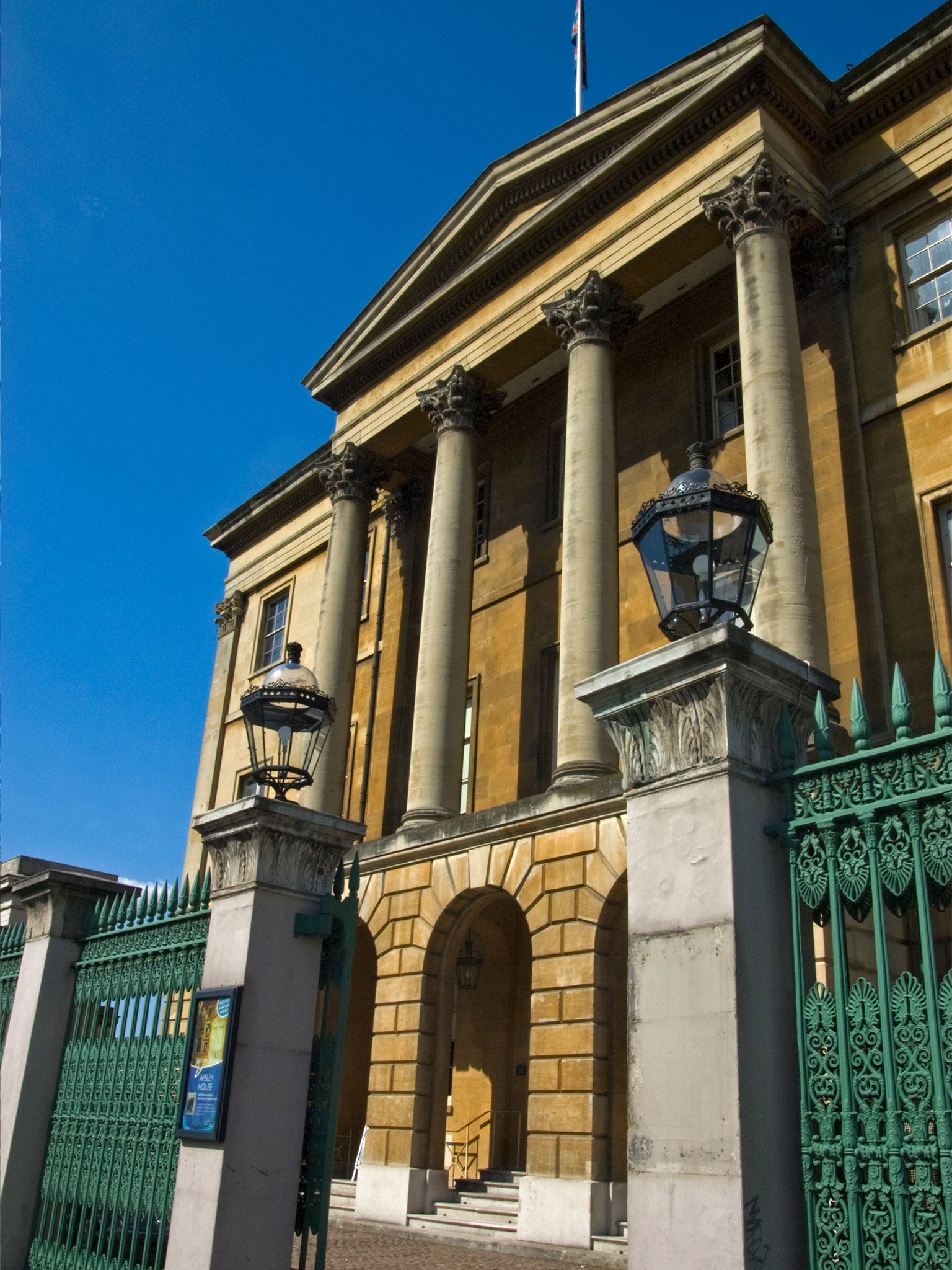 In 1817, The Duke of Wellington developed a vast mansion at Hyde Park Corner, then the first in a row of great houses on Piccadilly