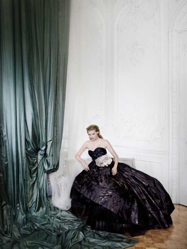 Lara Stone at Carlton House Terrace by Mario Testino, 2009