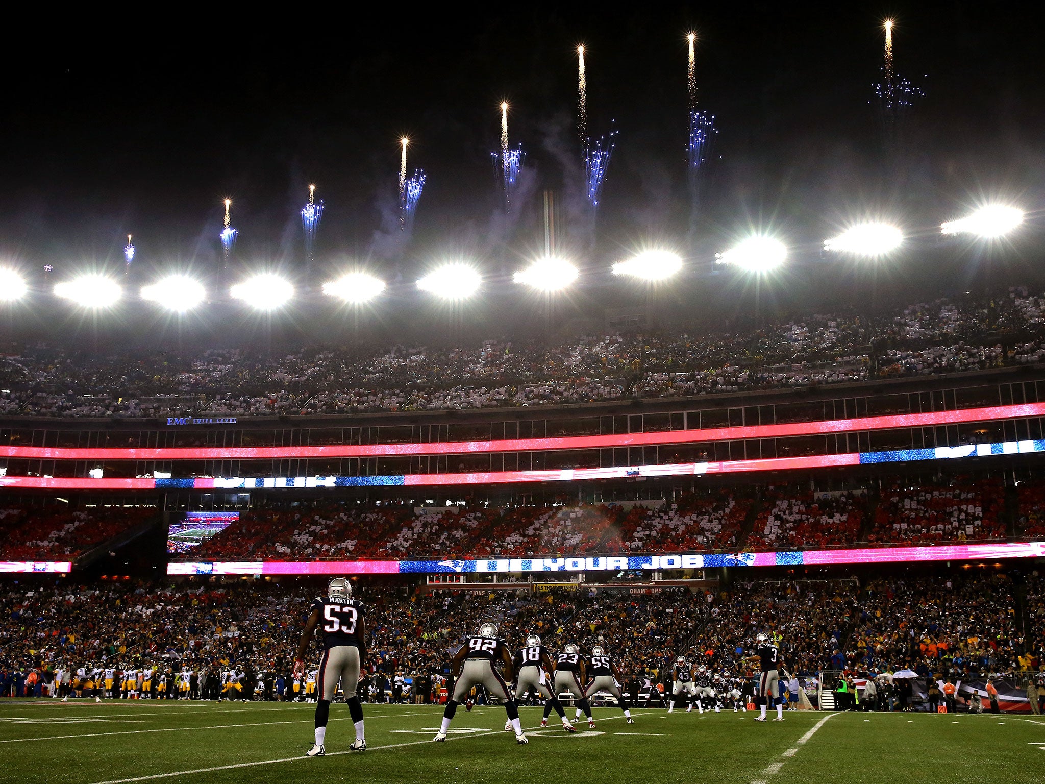 New England line up for the kick off against Pittsburgh Steelers