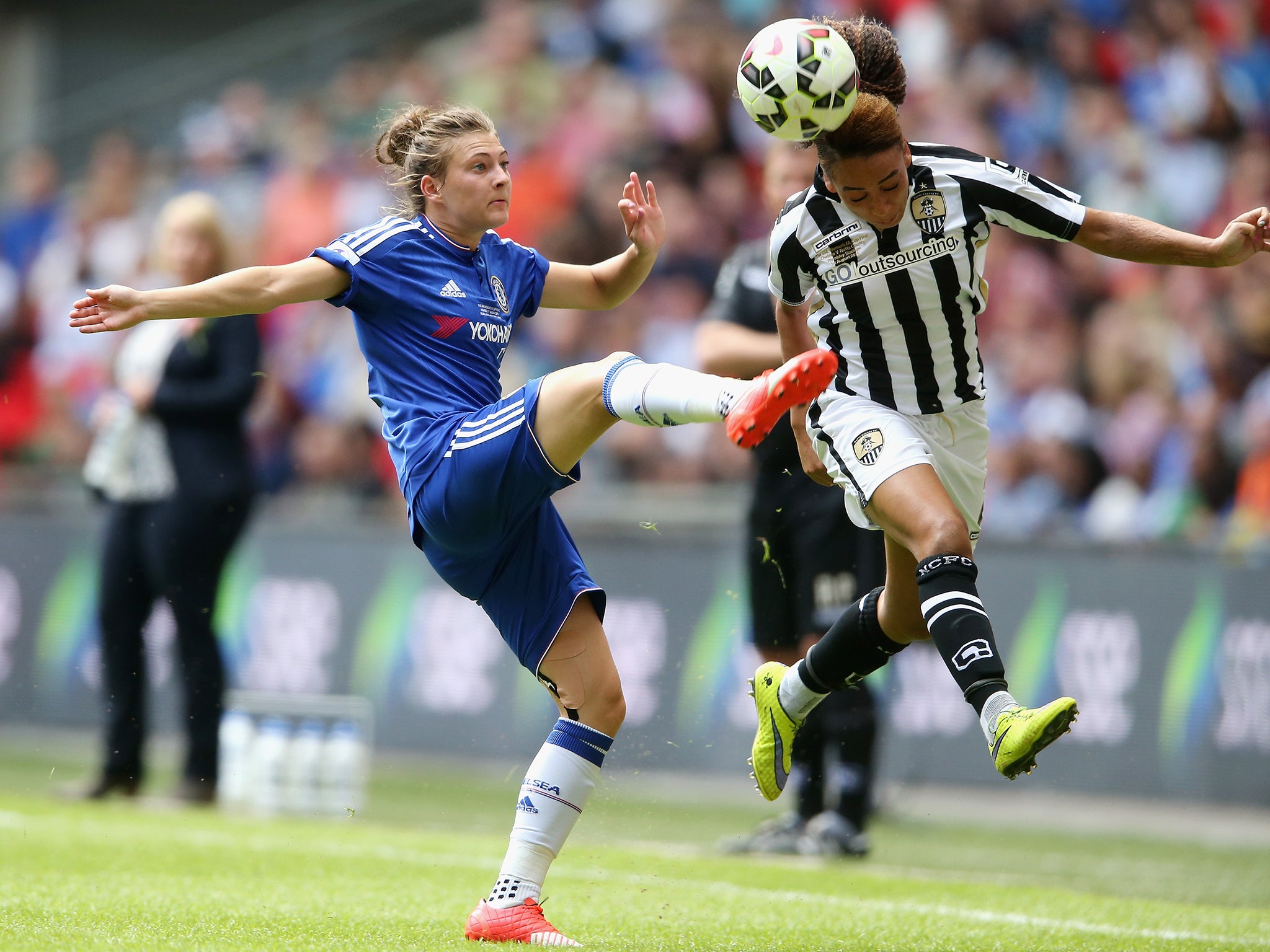 Clarke playing against Chelsea in the FA Cup final