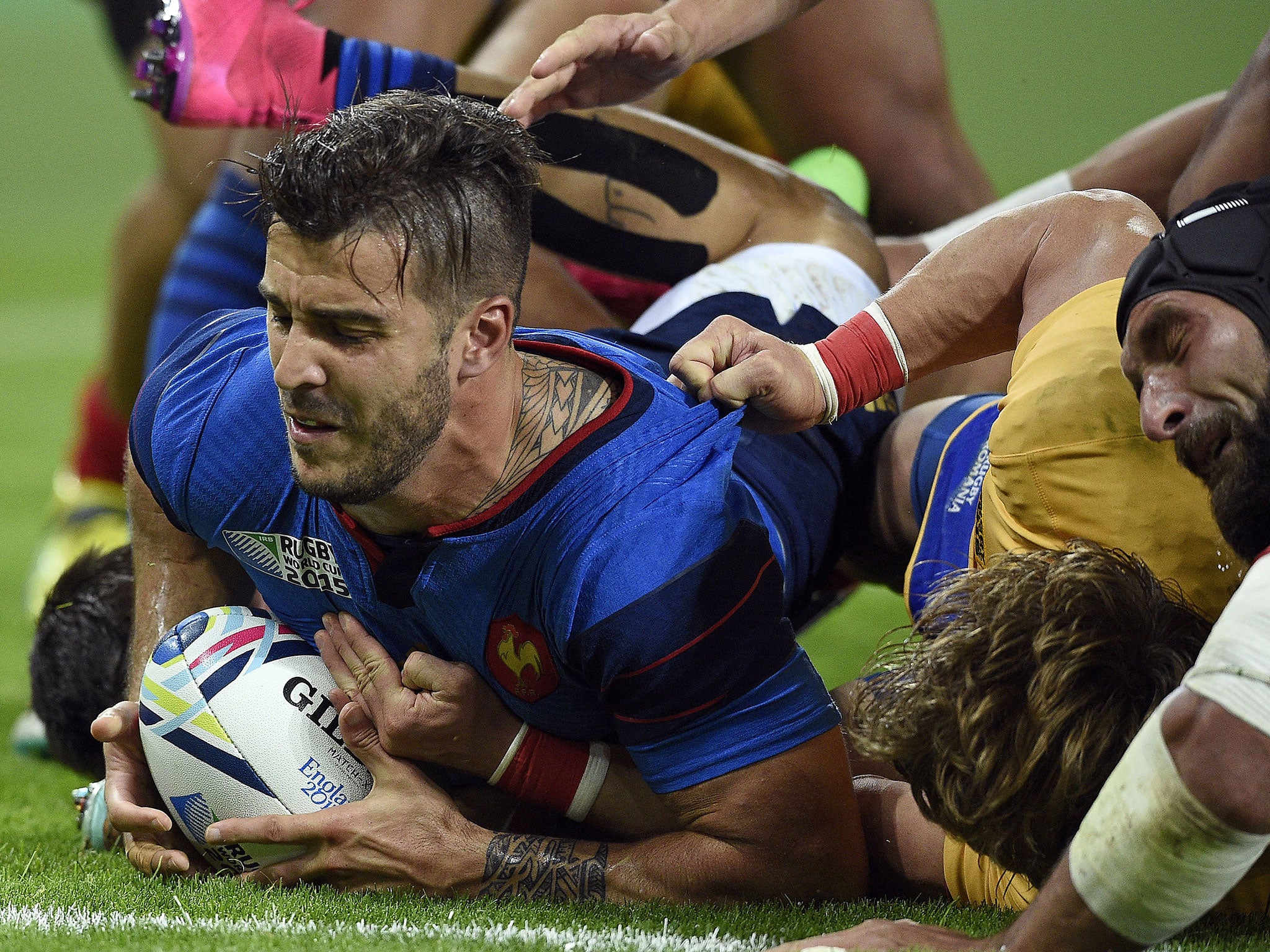 Sofiane Guitoune stretches over to score his second try