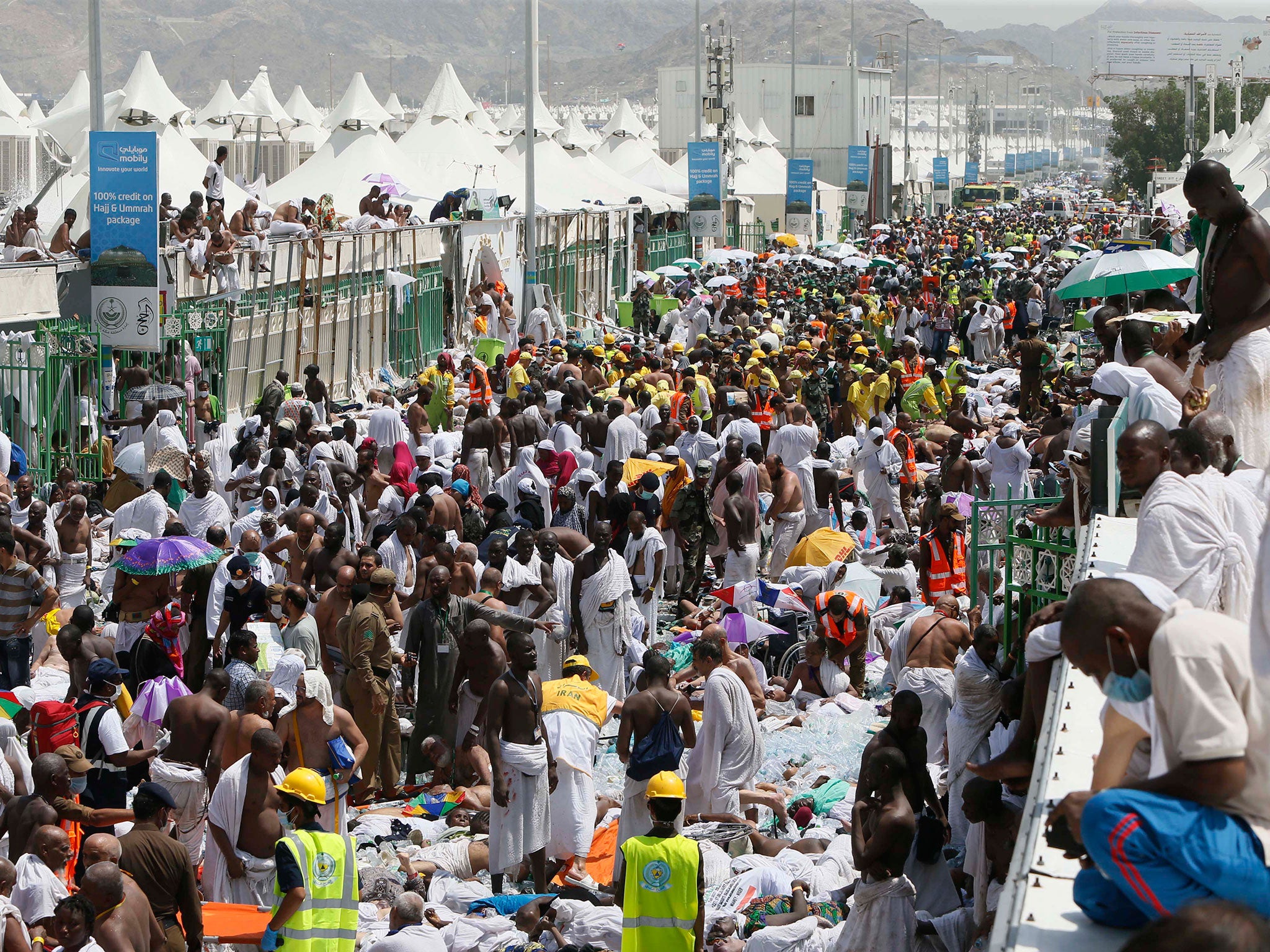 &#13;
Muslim pilgrims and rescuers gather around people who were crushed by overcrowding in Mina, Saudi Arabia during the annual hajj pilgrimage&#13;