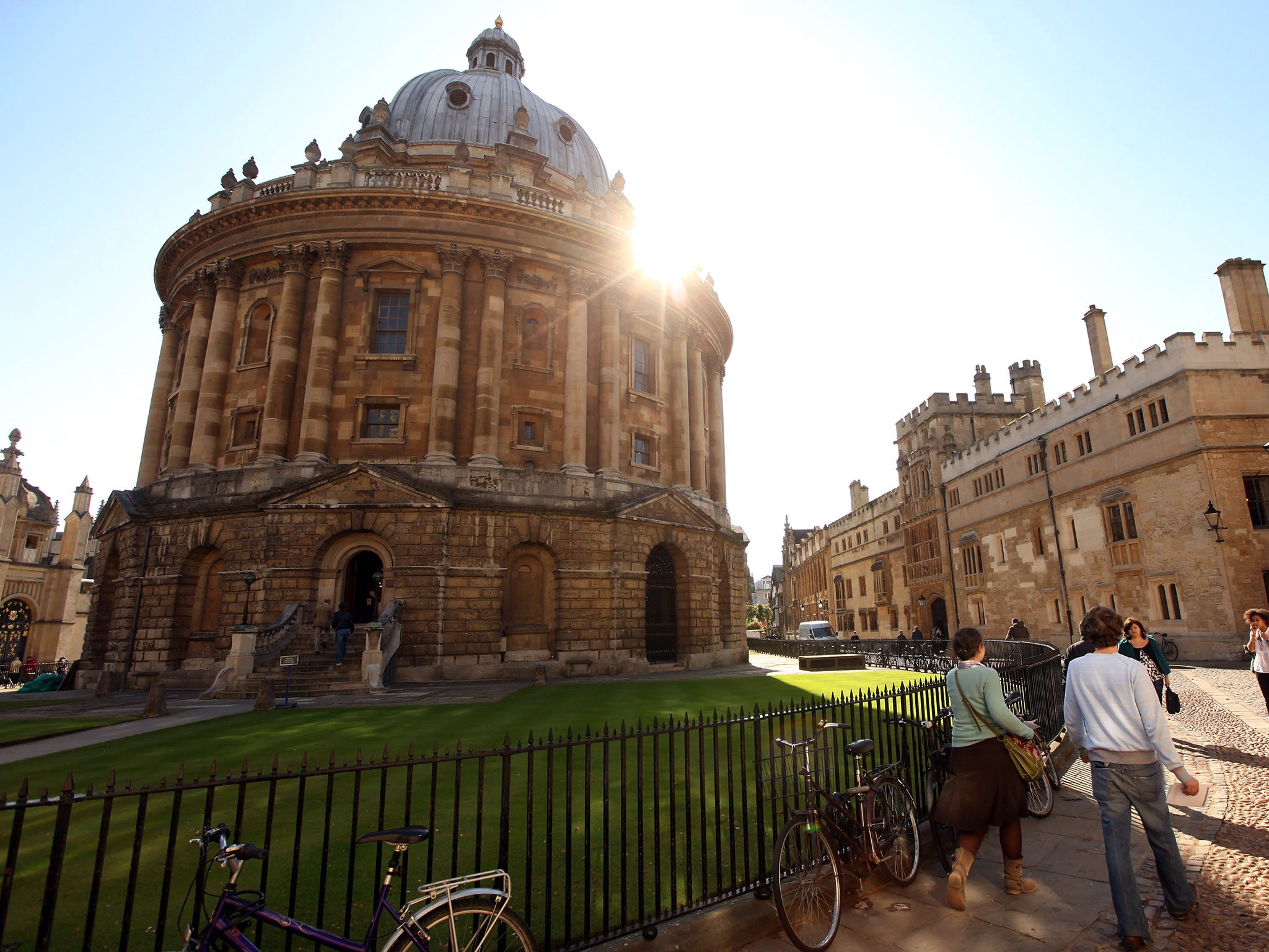 Students walk past The Radcliffe Camera in Oxford's city centre
