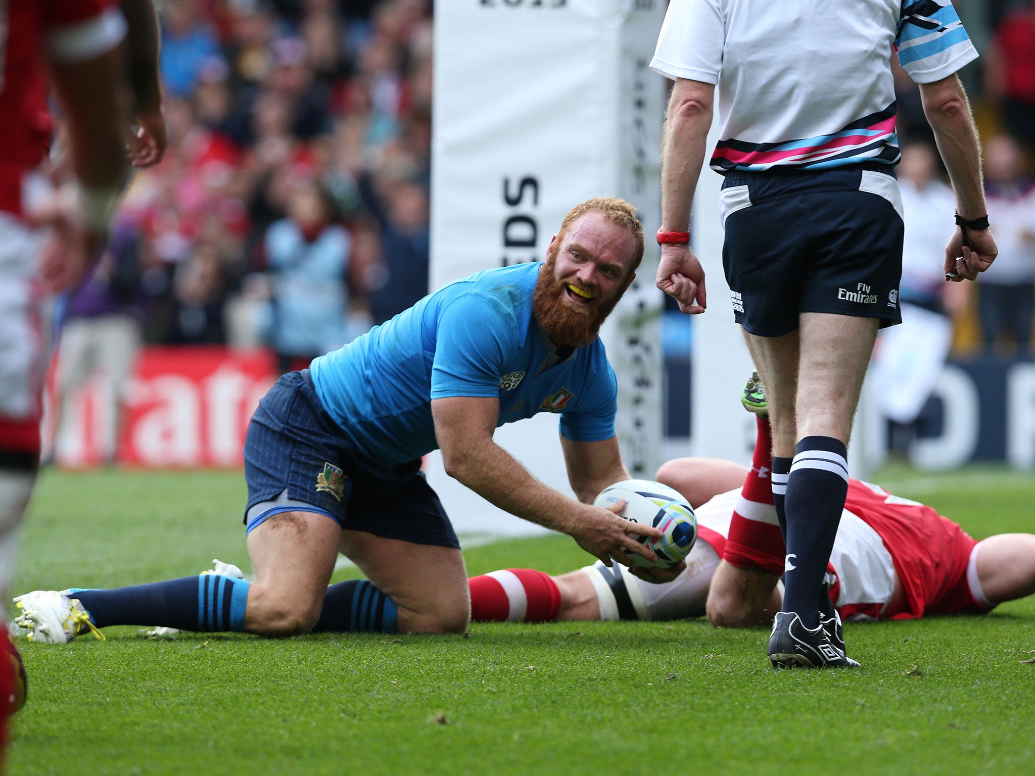 Gonzalo Garcia scores the match-winning try for Italy against Canada