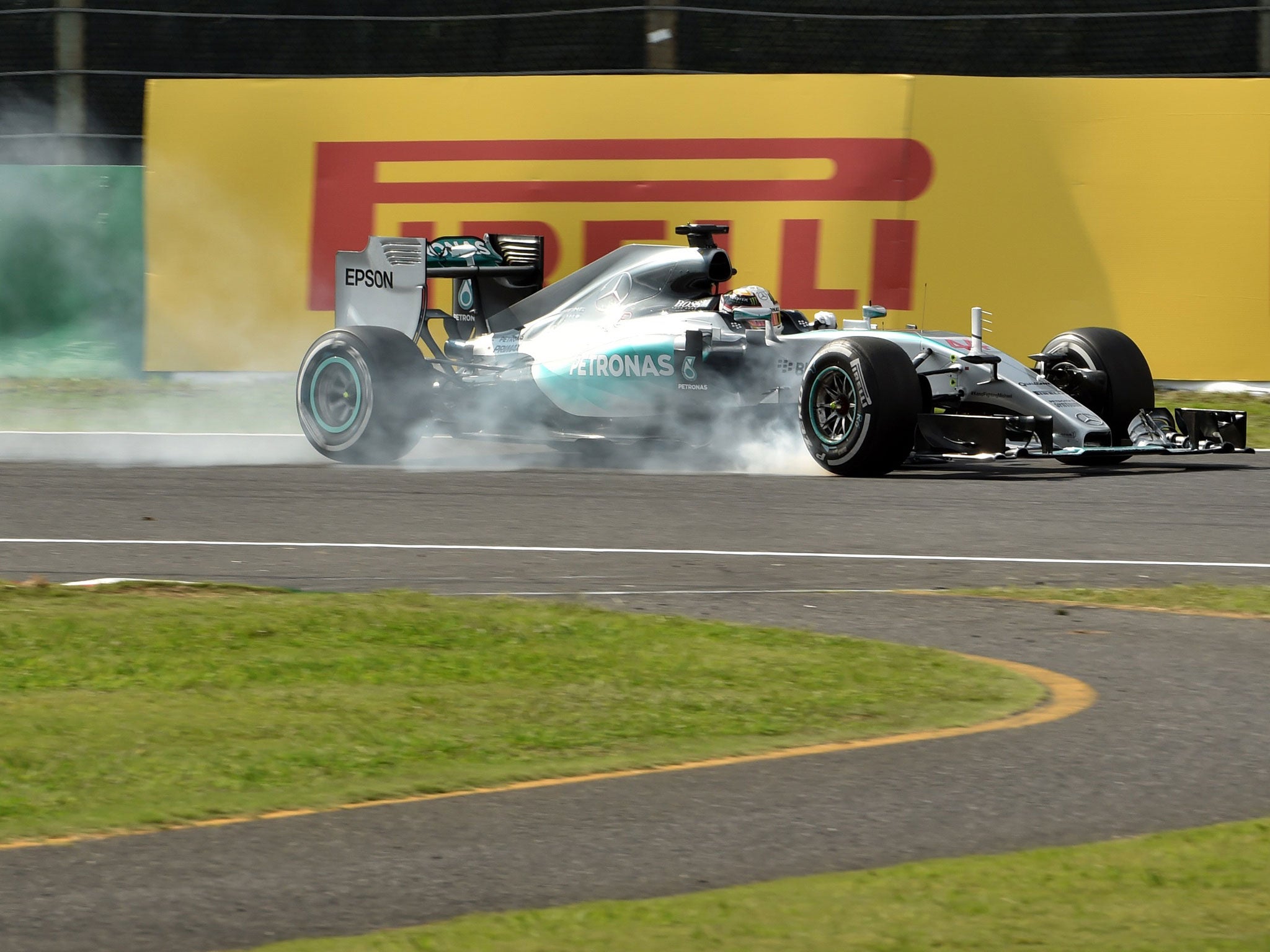 Lewis Hamilton locks up going into the chicane at Suzuka