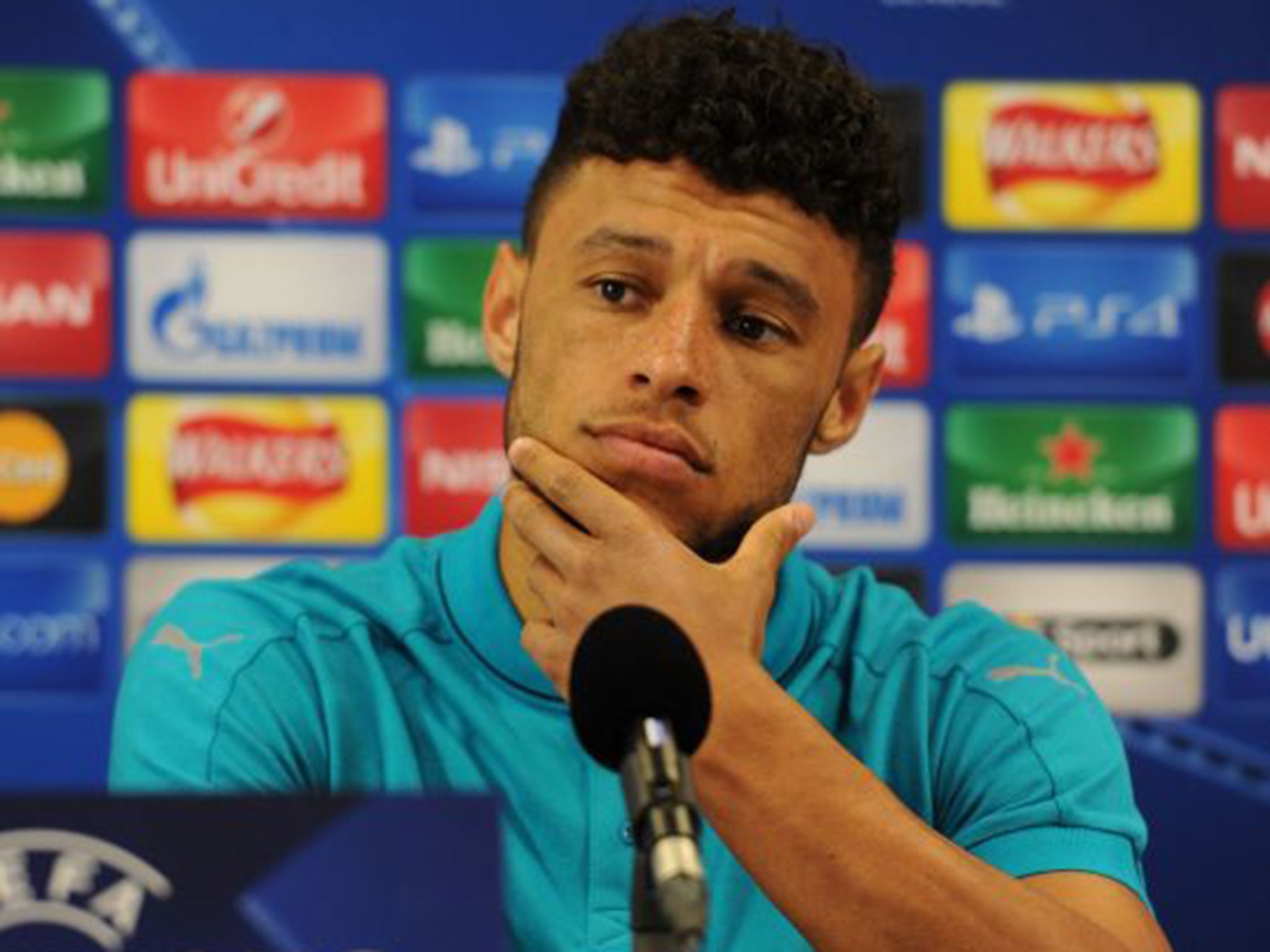 Alex Oxlade-Chamberlain is eager to learn from the self-belief of team-mate Alexis Sanchez