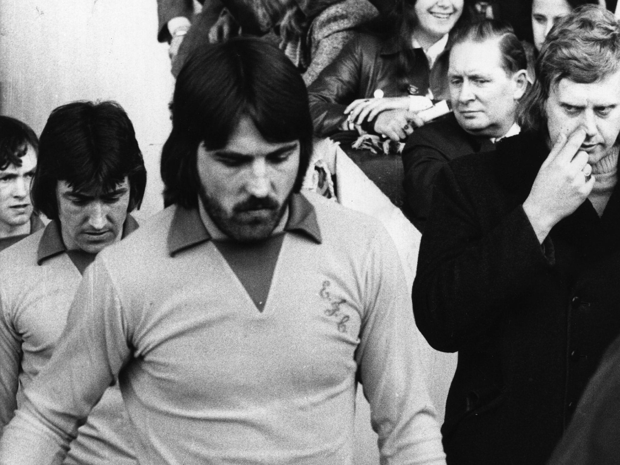 Latchford leads his Everton team on to the pitch during the 1973/74 season