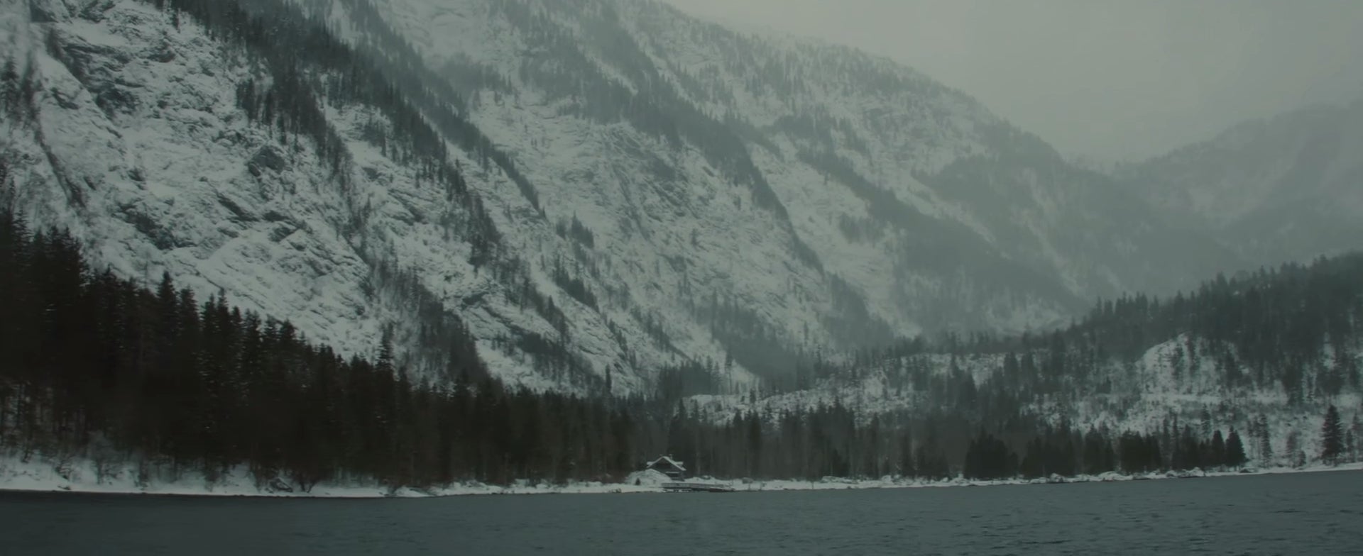 A big, open shot of some snowy mountains