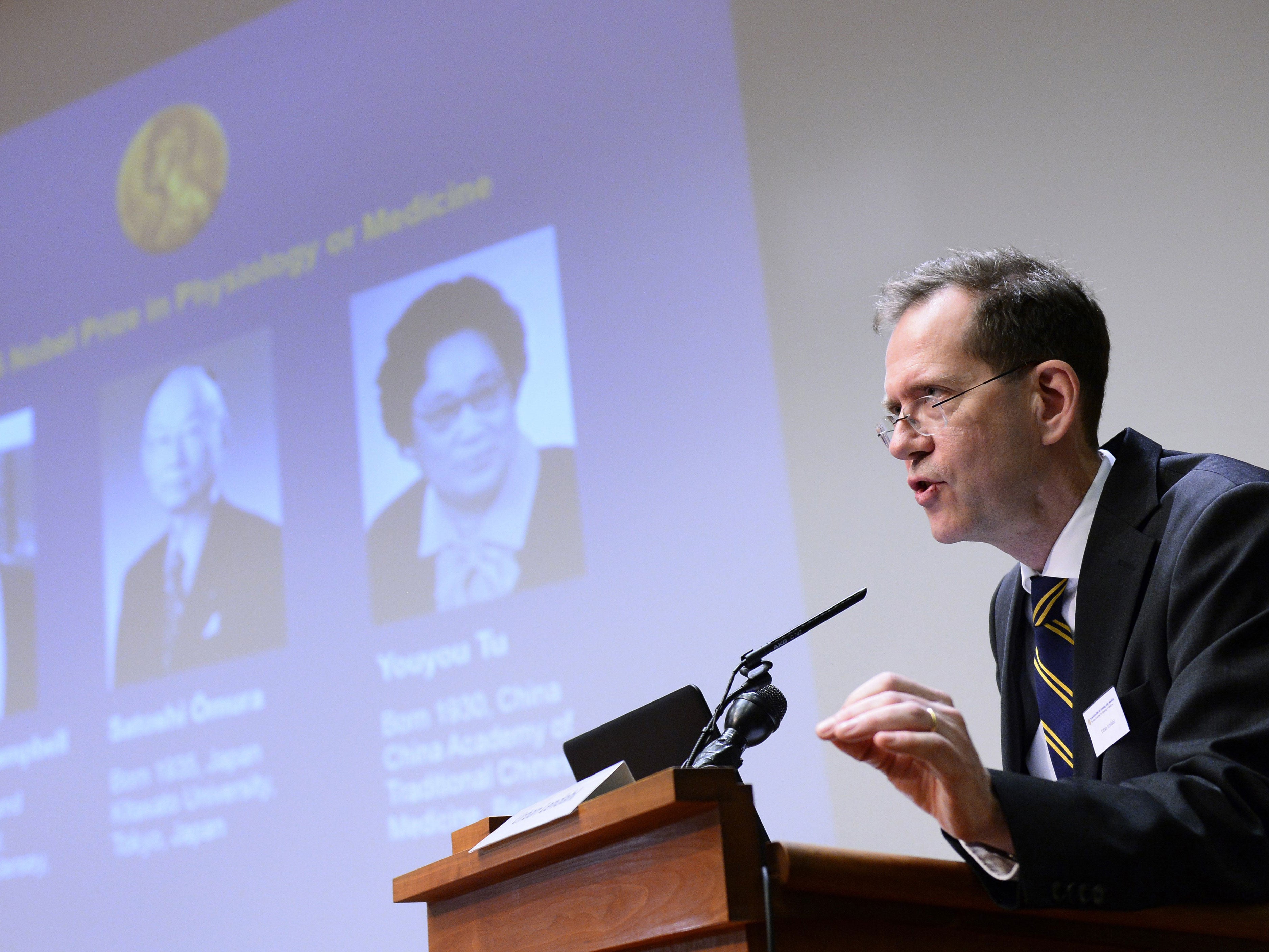 Urban Lendahl (R), Secretary of the Nobel Committee for Physiology or Medicine, addresses a press conference of the Nobel Committee to announce the winners of the 2015 Nobel Medicine Prize on October 5, 2015 at the Karolinska Institutet in Stockholm, Sweden